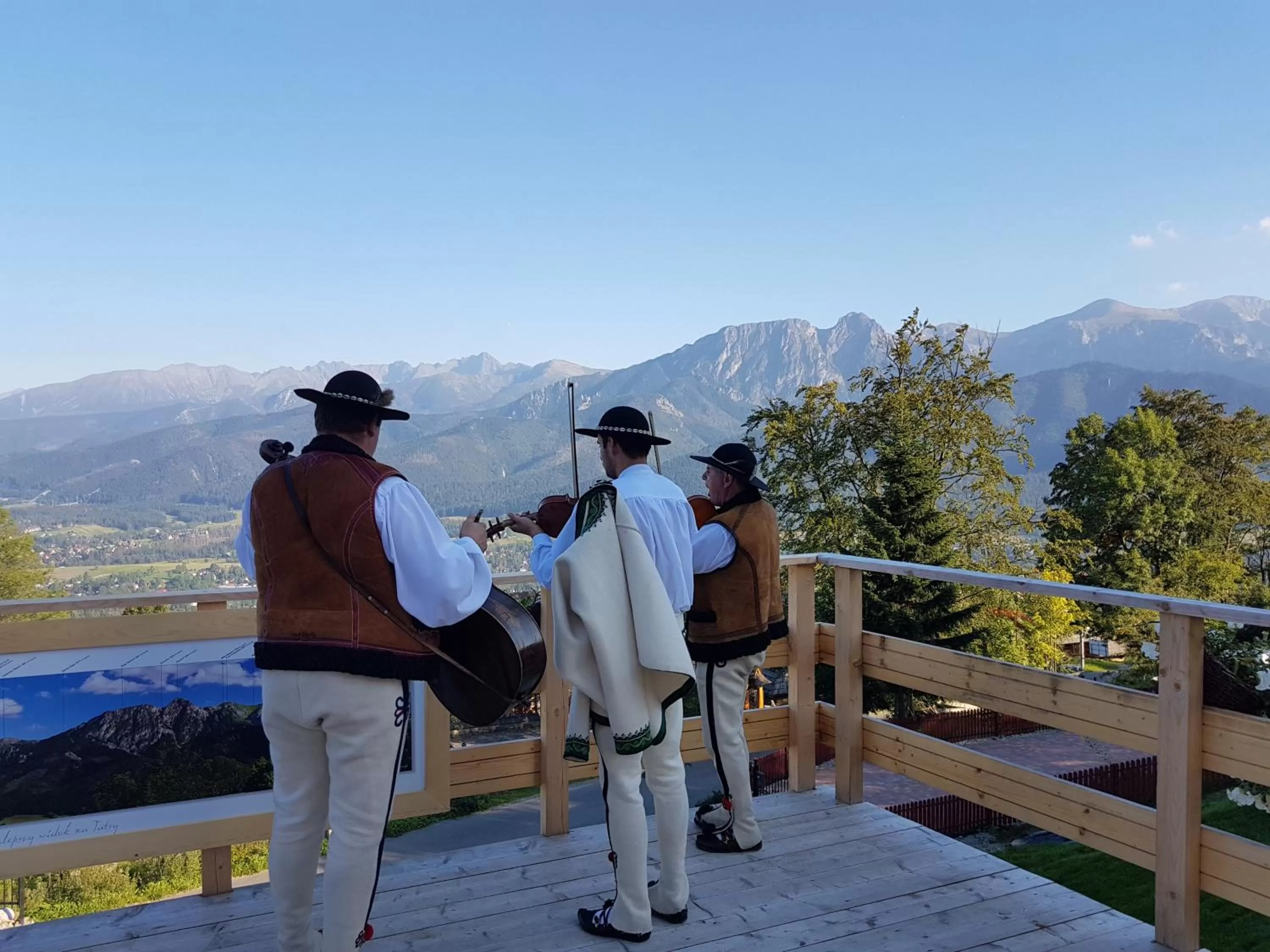 Restaurant/places to eat in Butorowy Dwór