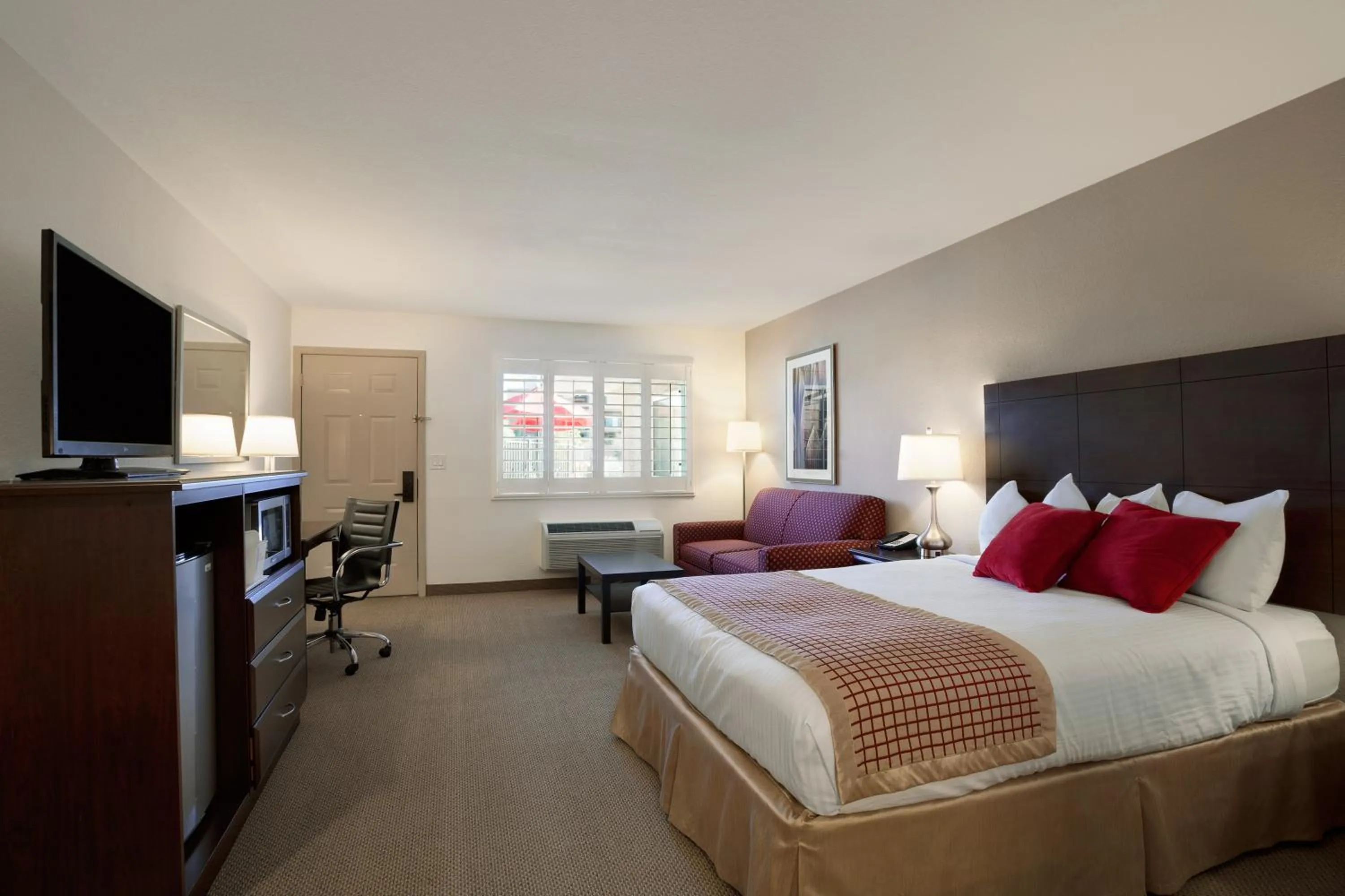 Photo of the whole room, Bed in Infinity Inn & Suites