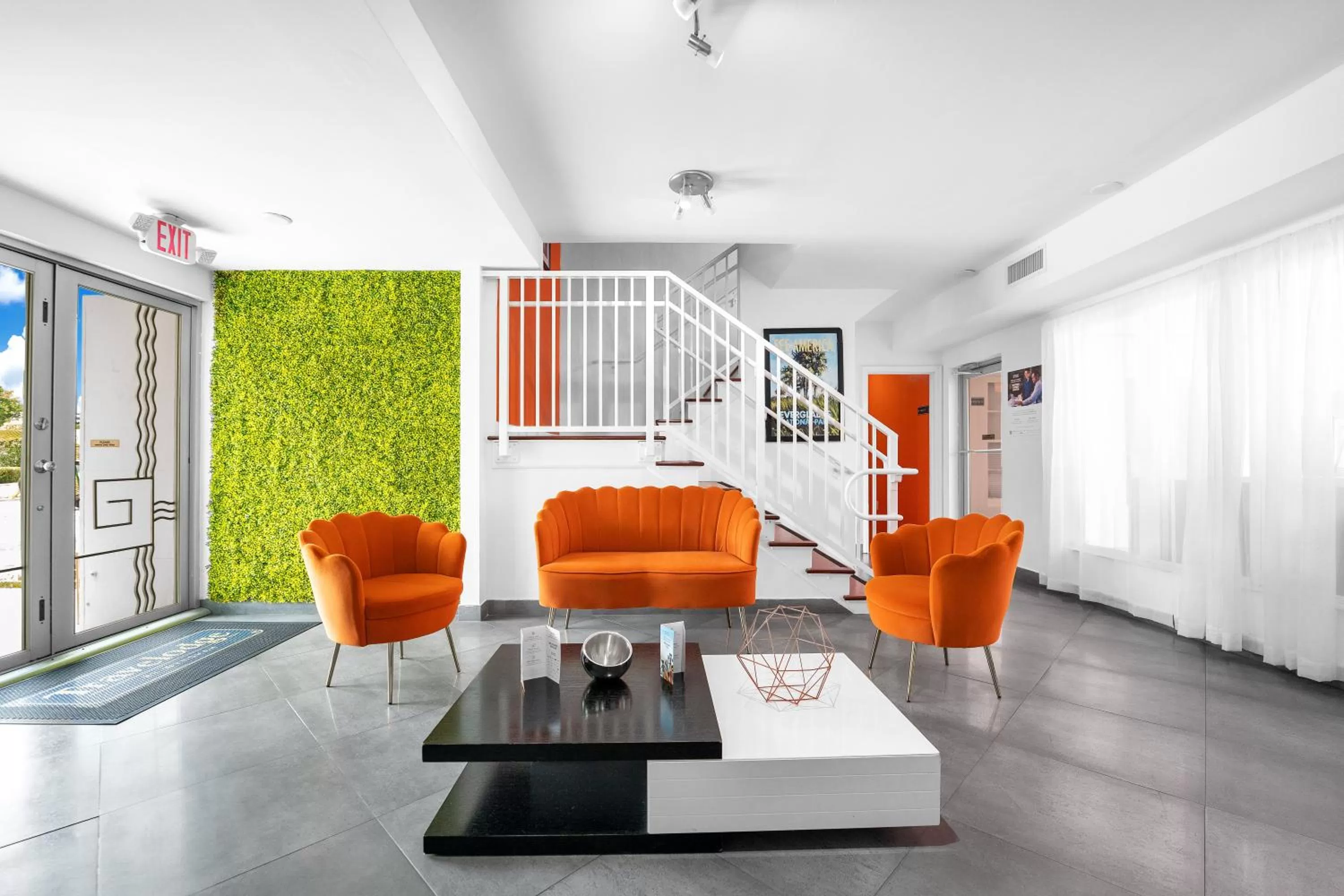 Lobby or reception, Seating Area in Travelodge by Wyndham Miami Biscayne Bay