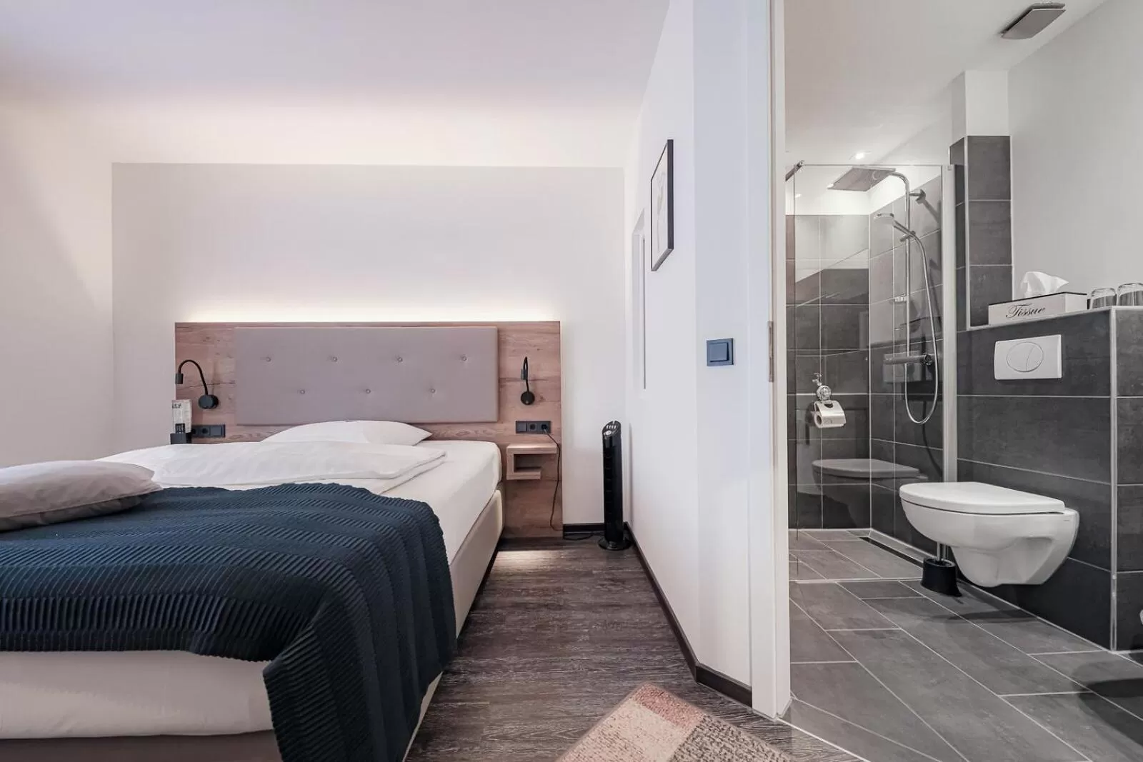 Photo of the whole room, Bed in Hotel Alte Redaktion