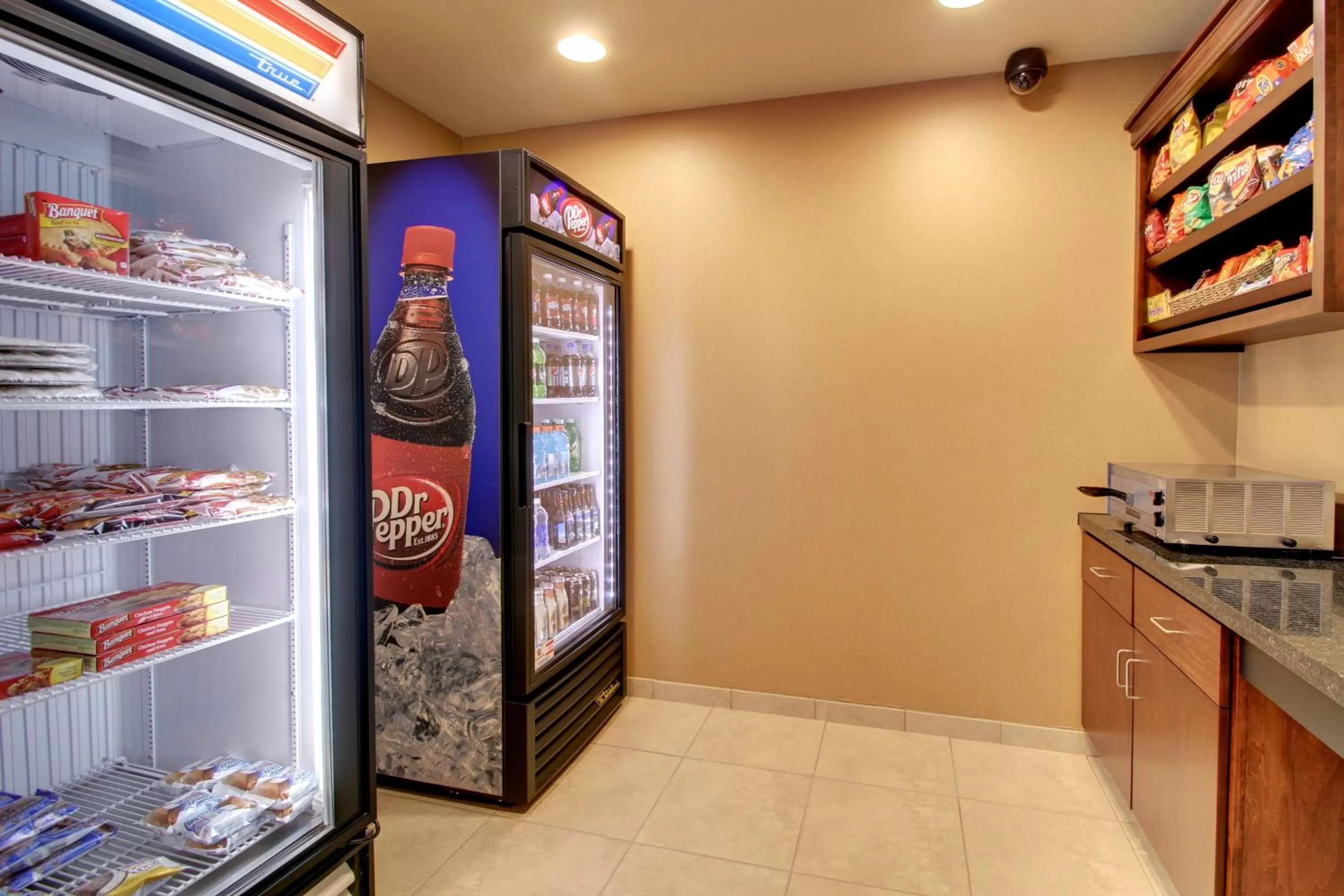 Food and drinks in Cobblestone Hotel & Suites - Newton