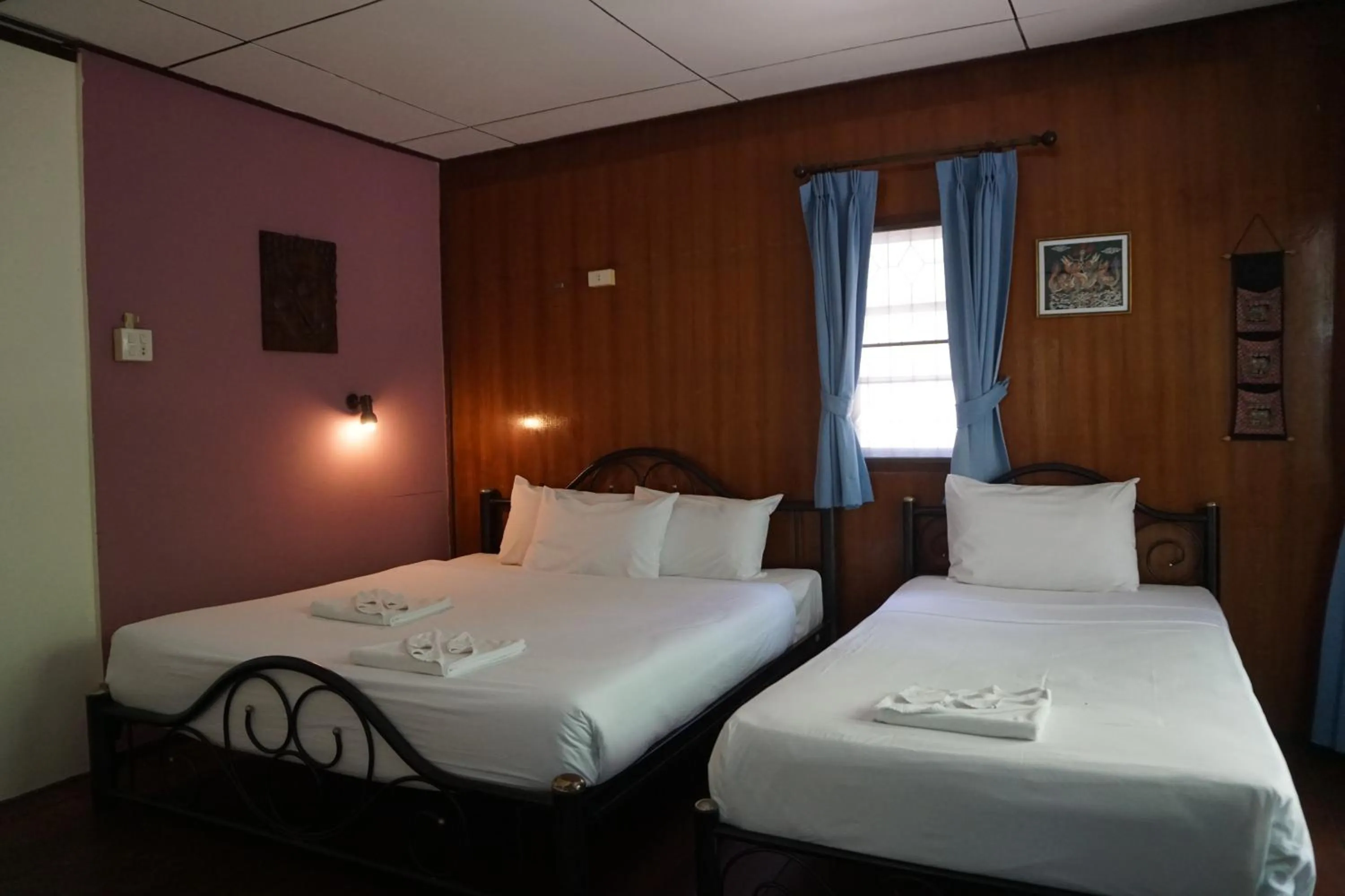 Photo of the whole room, Bed in Moonhut Bungalows