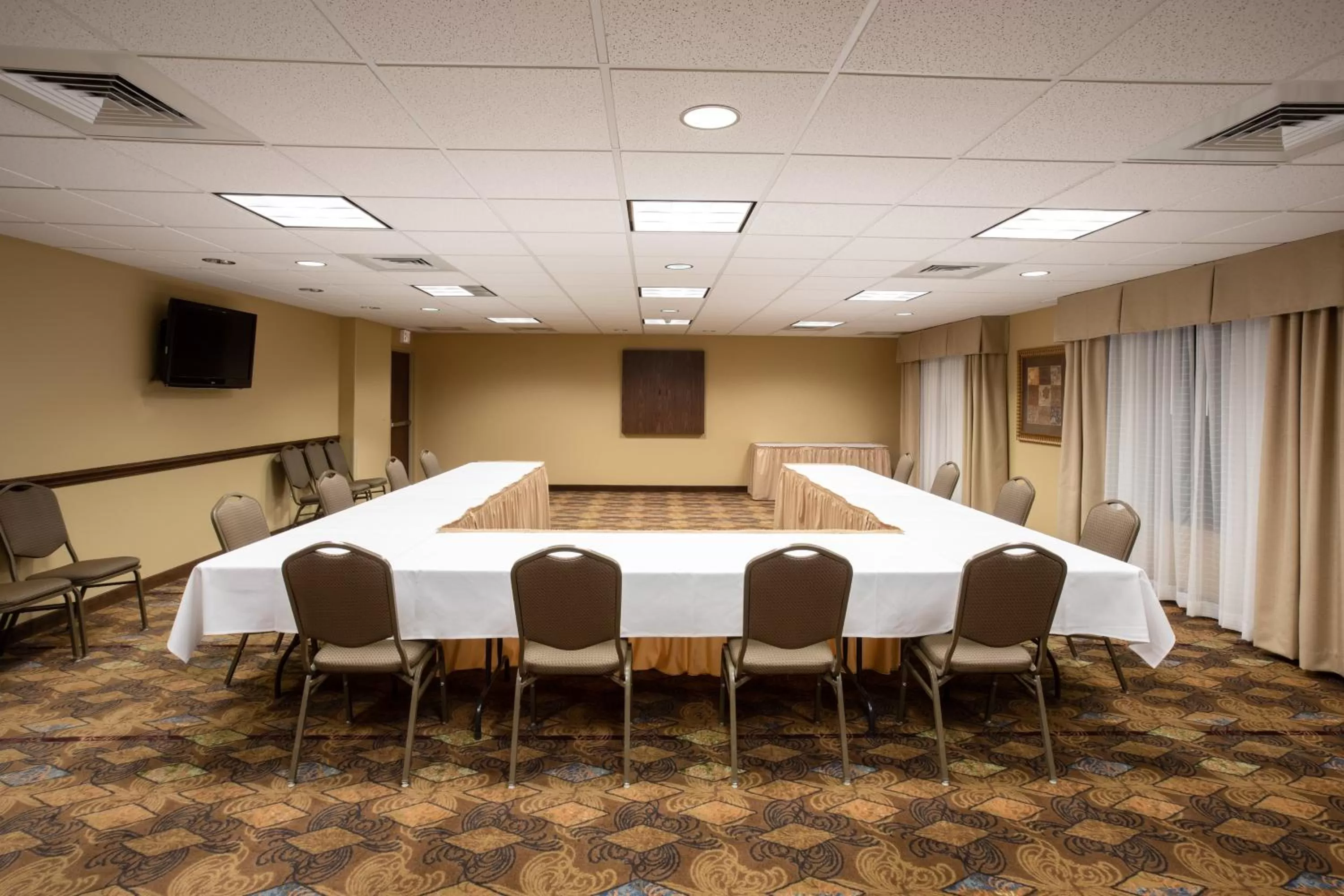 Meeting/conference room in Holiday Inn Express Hotel & Suites Lander by IHG
