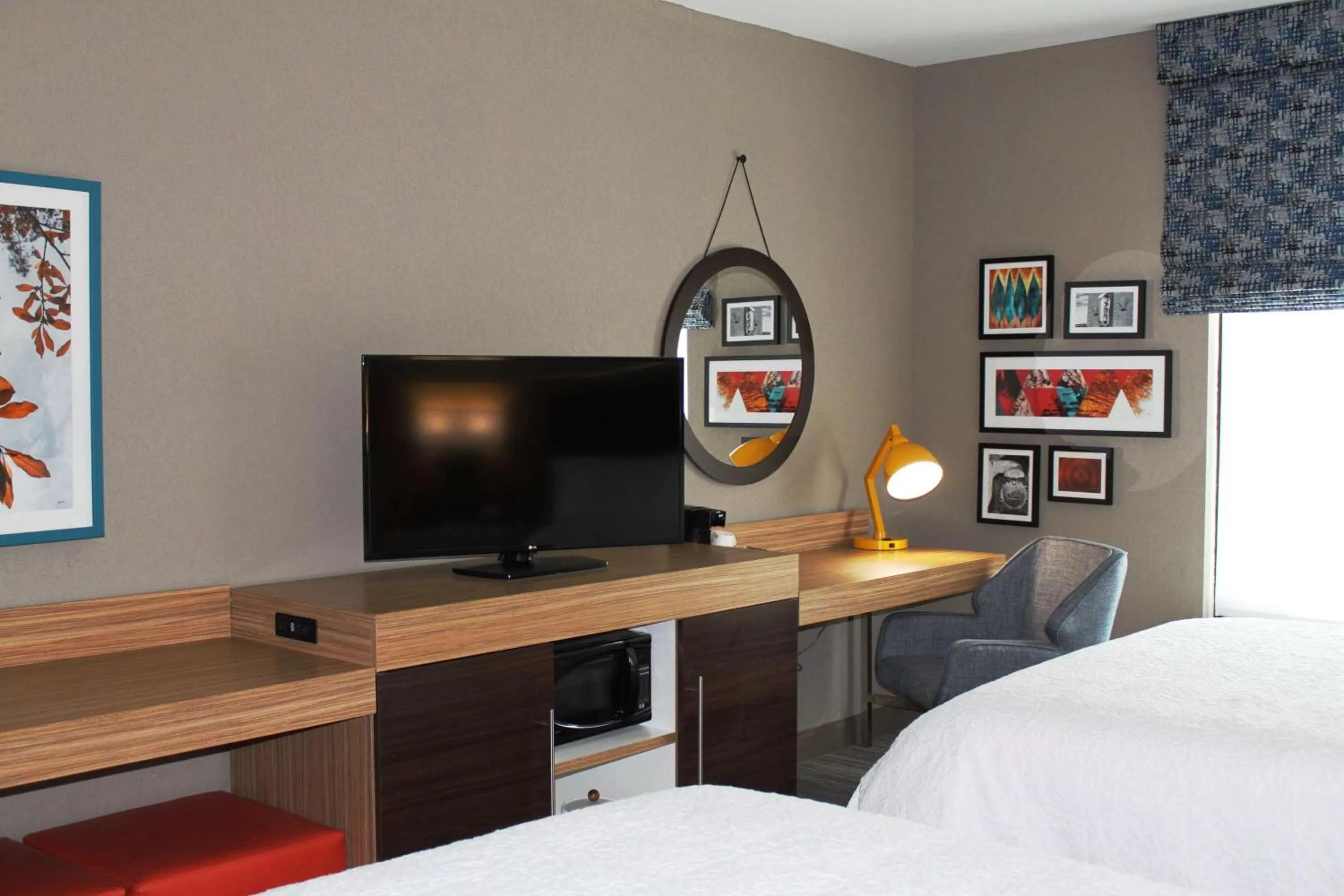 Bedroom, Bed in Hampton Inn Forsyth