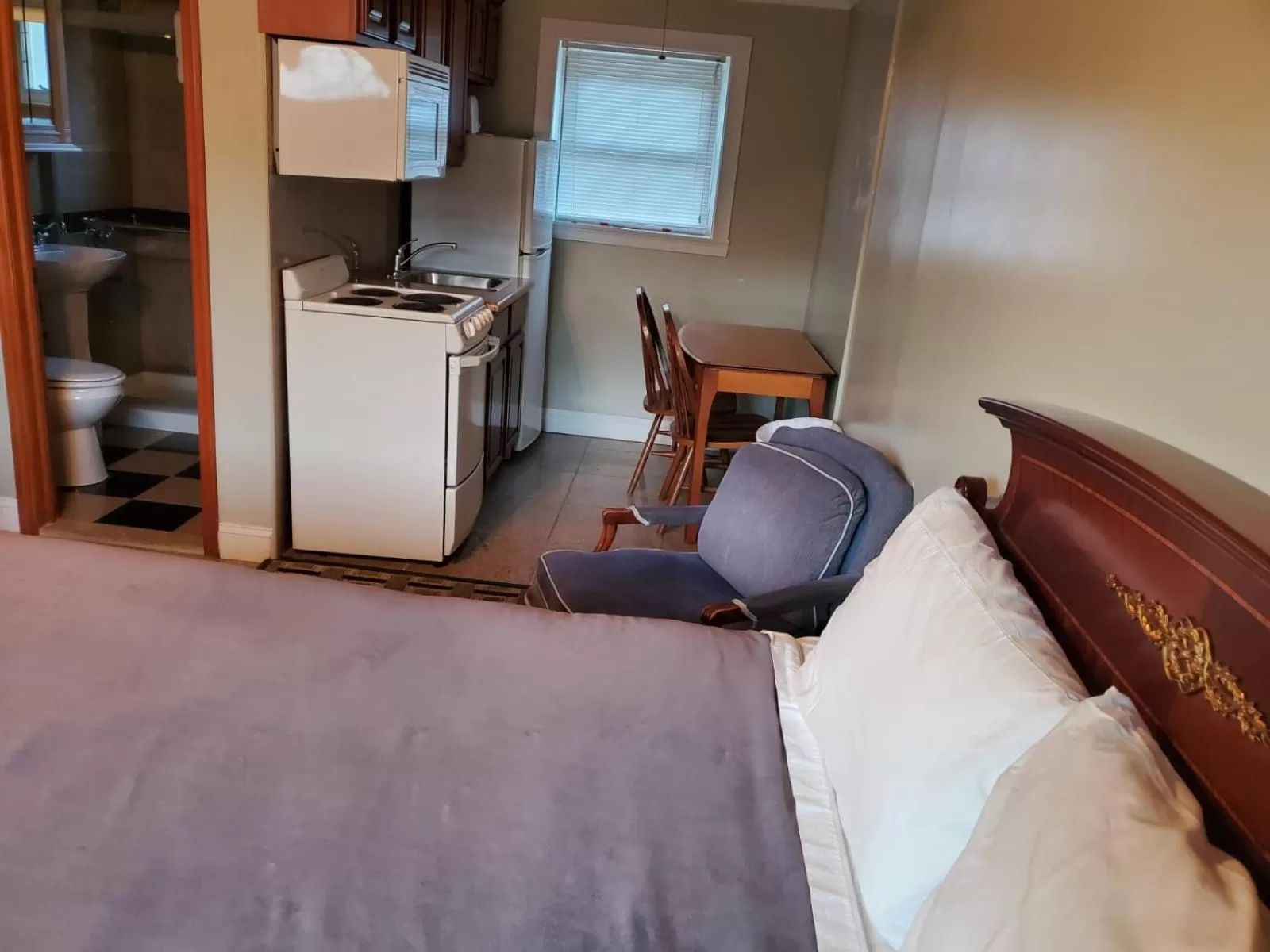 Bed in Golden Gate Lodging