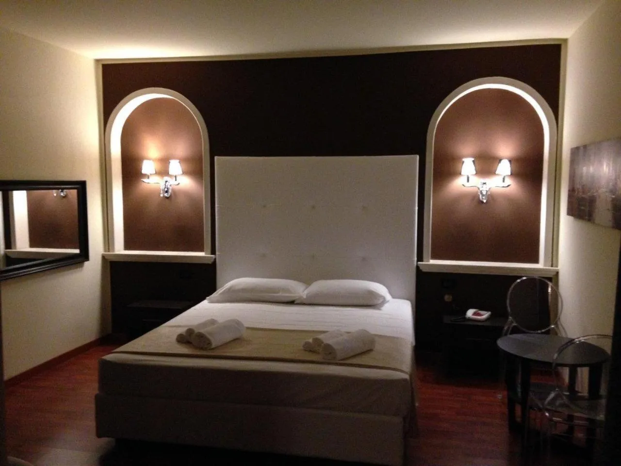 Photo of the whole room, Bed in Momi's Hotel