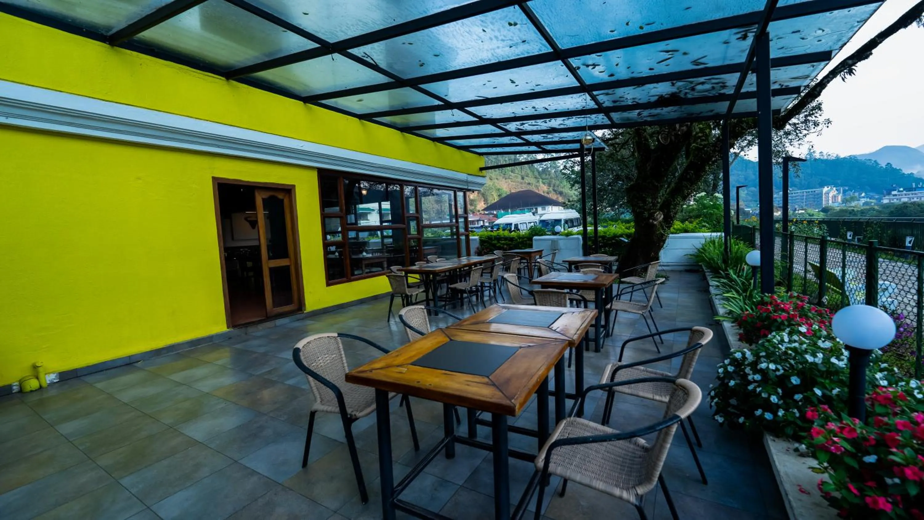 Restaurant/places to eat in Westwood Riverside