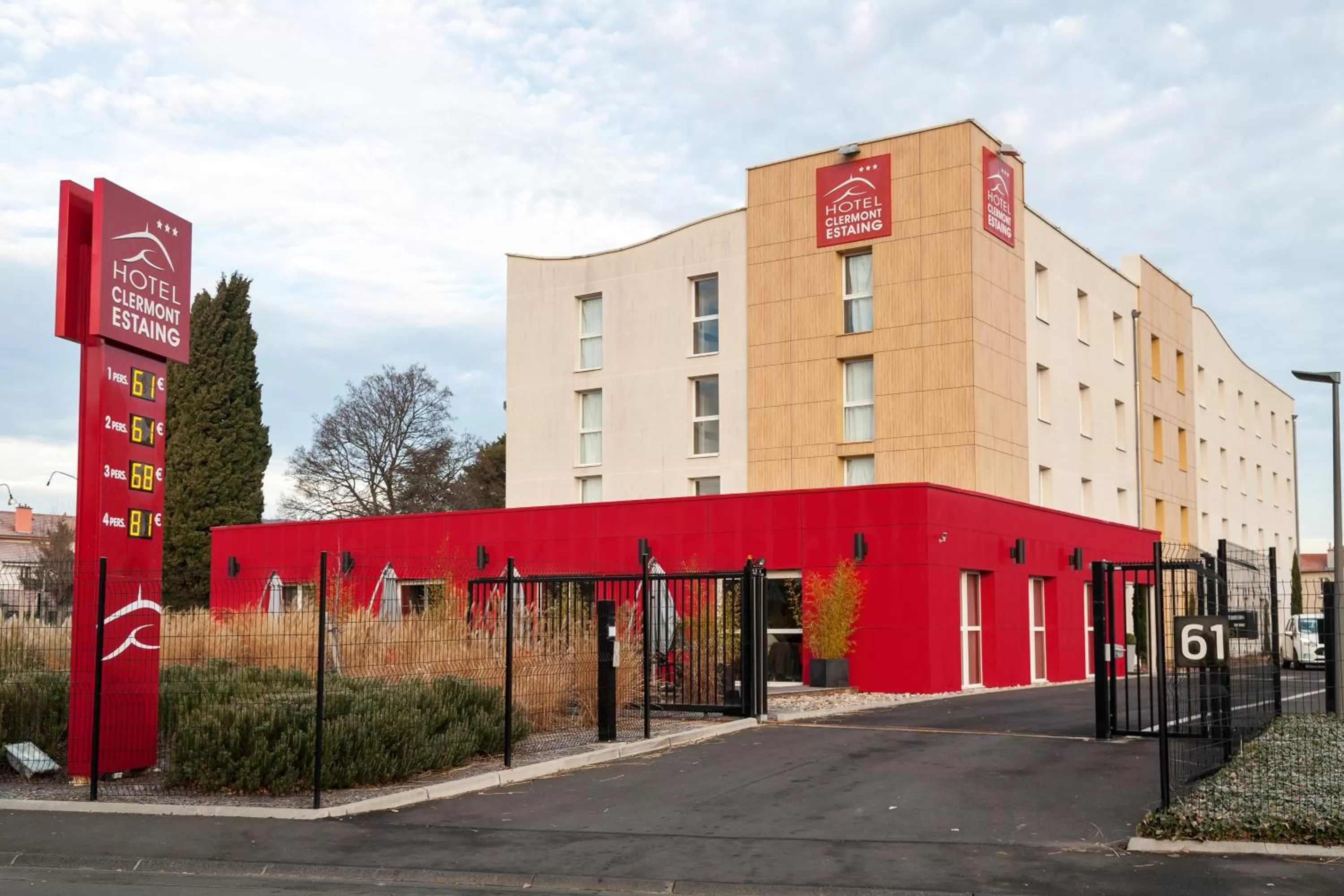 Facade/entrance in Hotel Clermont Estaing