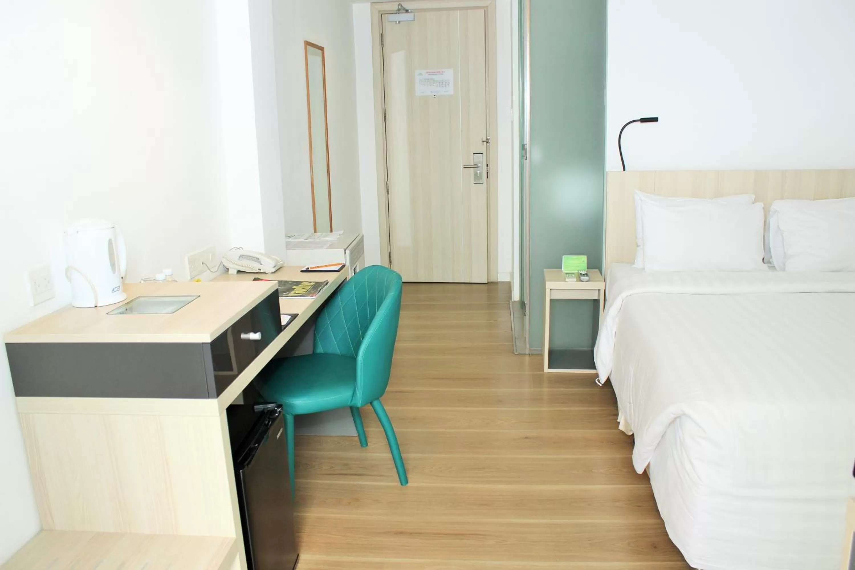 Photo of the whole room, Bed in Liberty Hotel Saigon Greenview