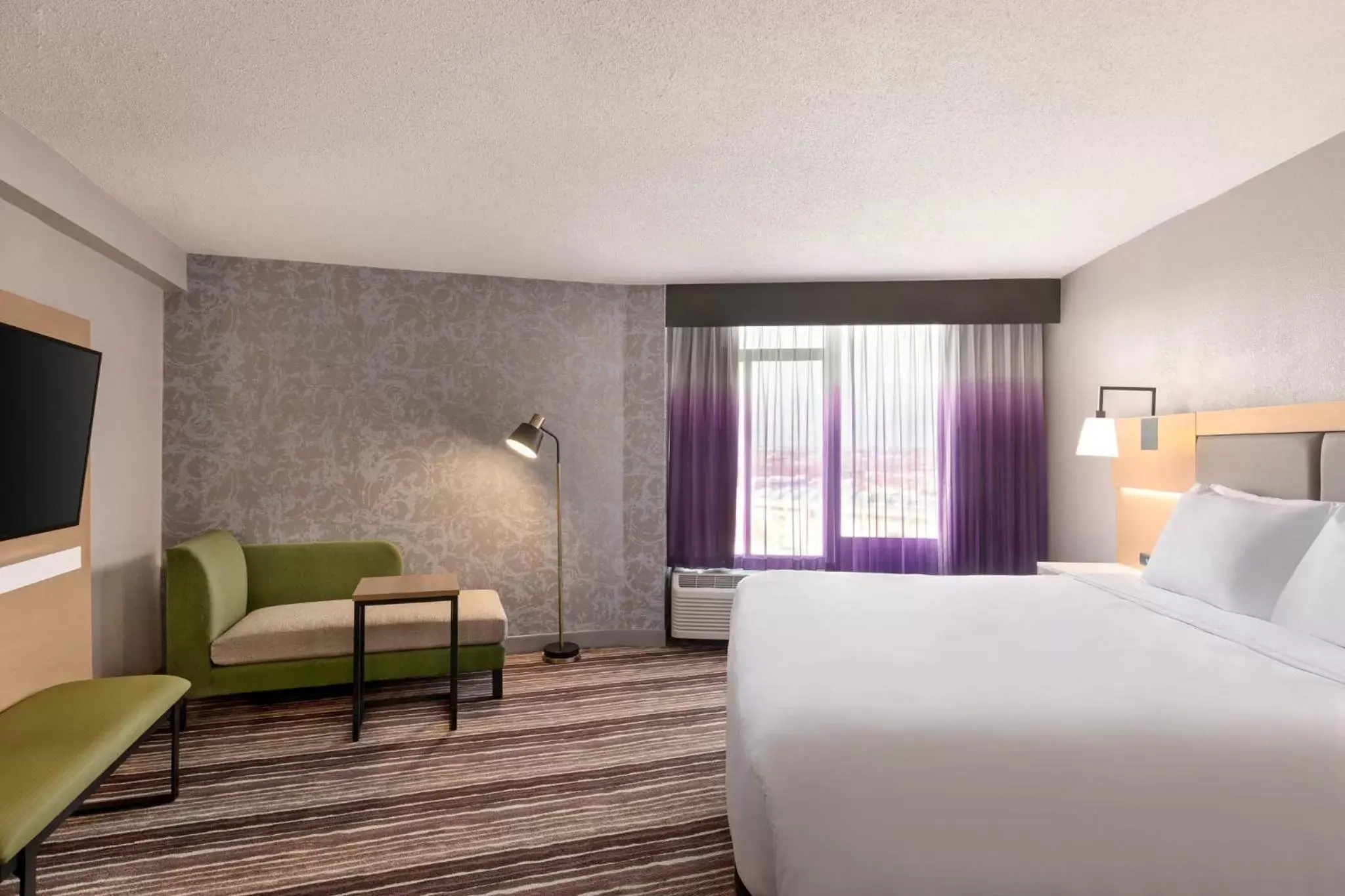 Standard King Room with Stadium View in Holiday Inn Philadelphia Arpt-Stadium Area by IHG Standard King Room with Stadium View in Holiday Inn Philadelphia Arpt-Stadium Area by IHG