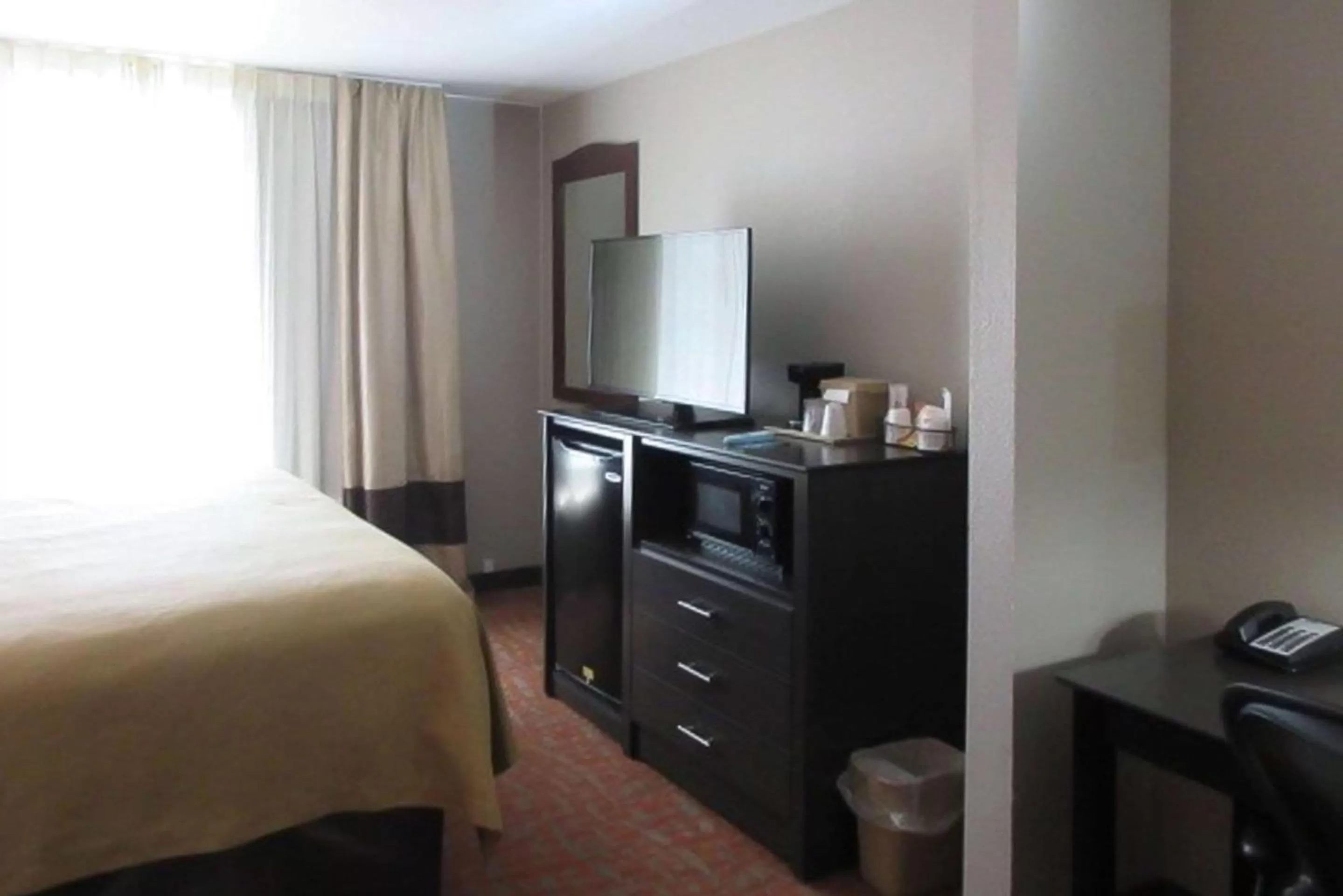 Queen Room - Accessible/Non-Smoking in Quality Inn & Suites Fresno Northwest