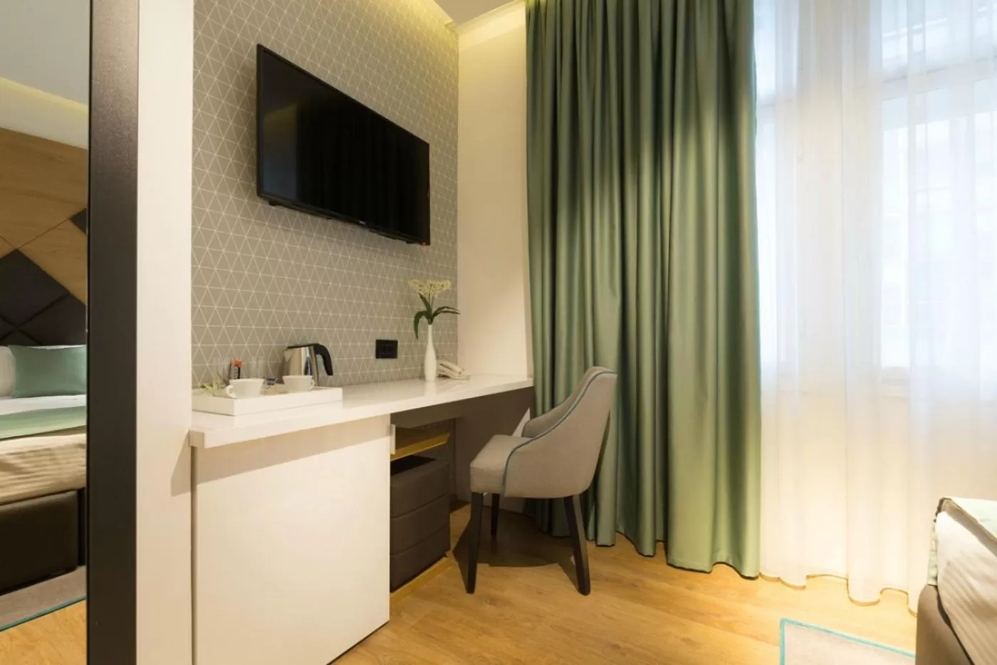 Coffee/tea facilities in Capital Hotel Garni