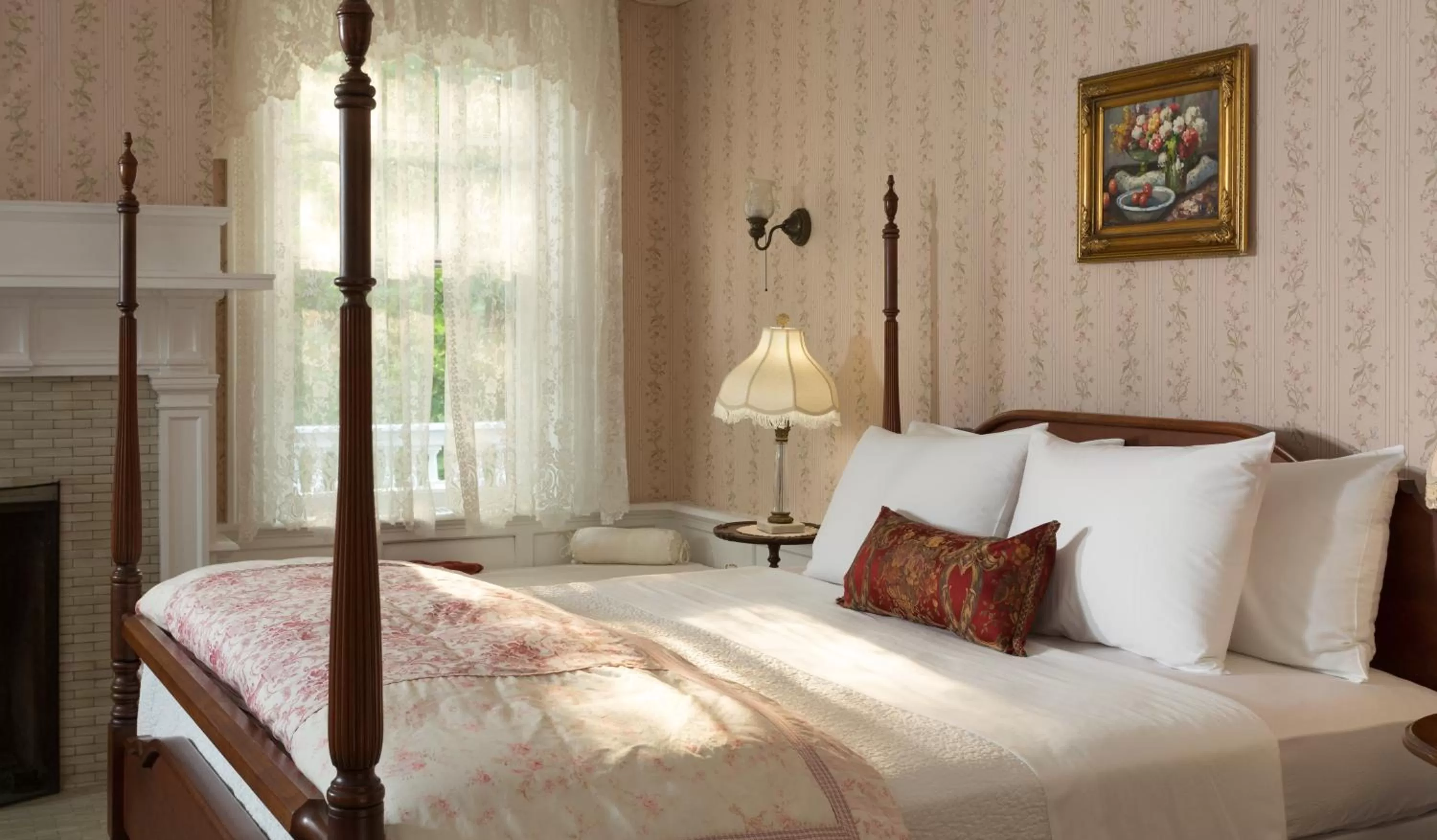 Bed in Mercersburg Inn