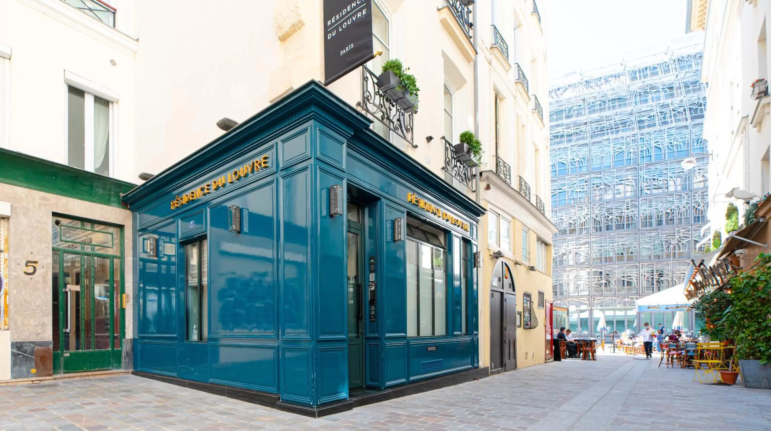 Facade/entrance in Résidence du Louvre