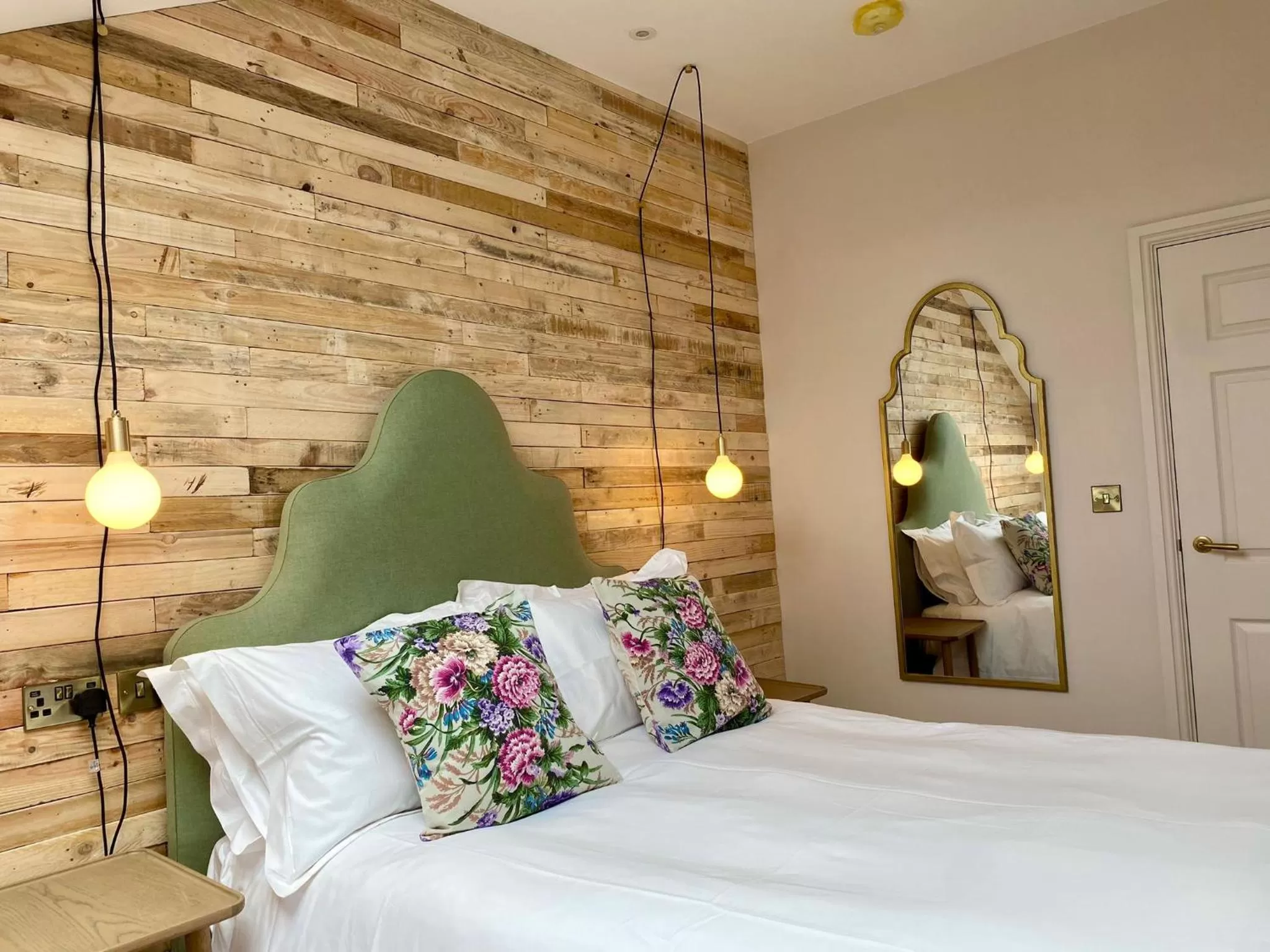 Bed in Railway House York by Chateau Anna