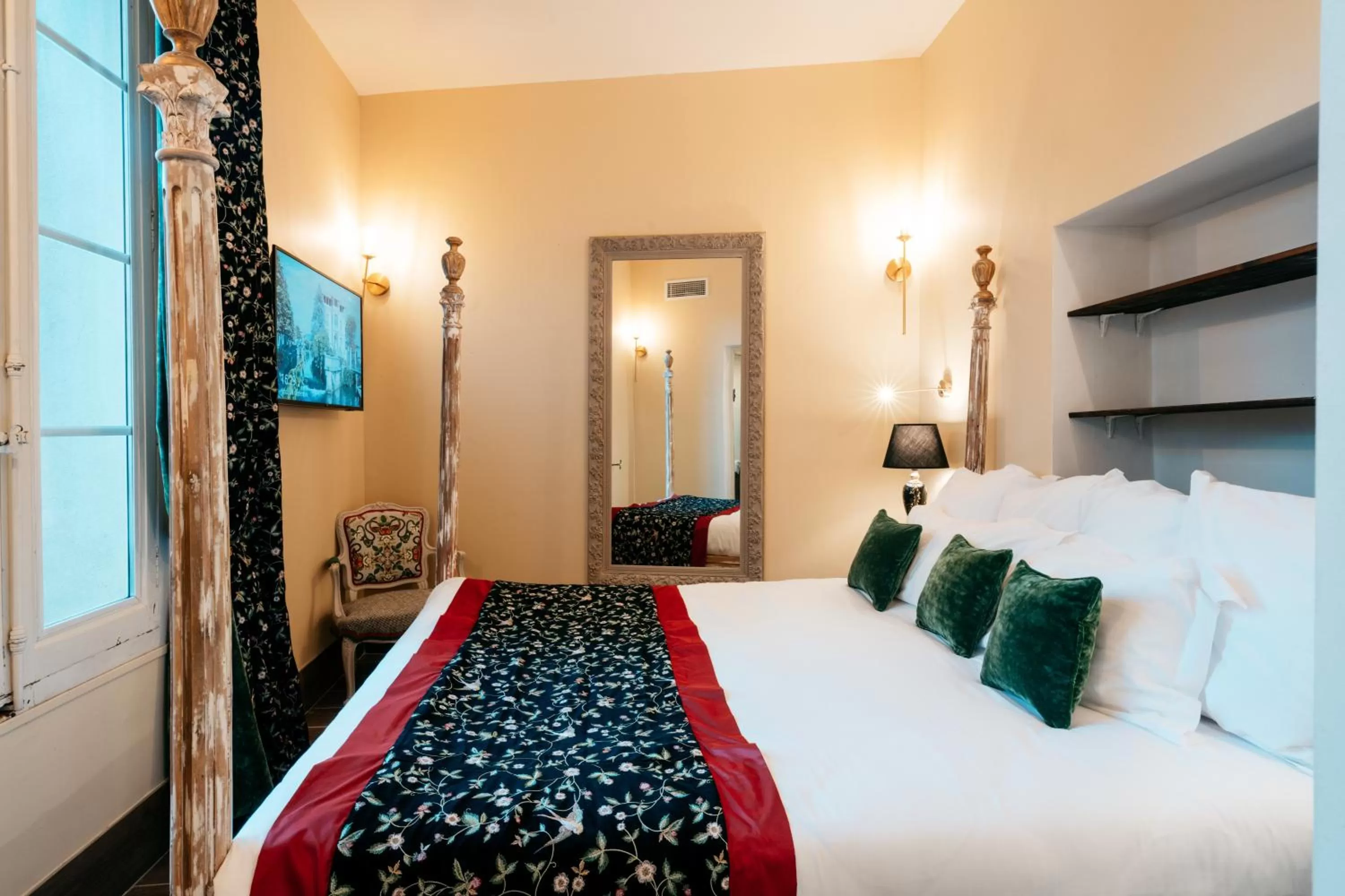 Bedroom, Bed in Le Clos Violette et Le 11 D'Aglaé - Hôtel de Charme Design de Luxe