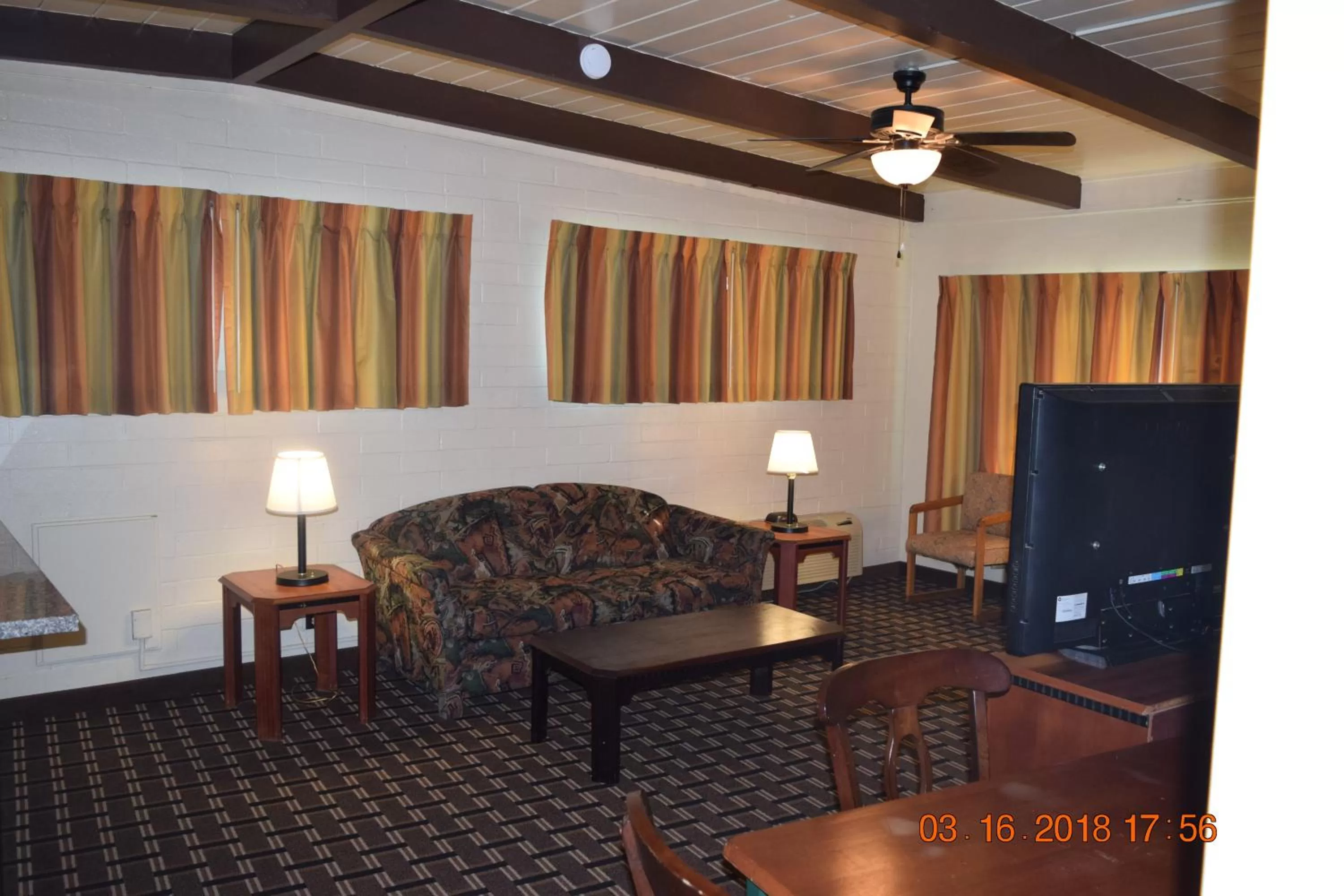 Stanlunds Inn and Suites