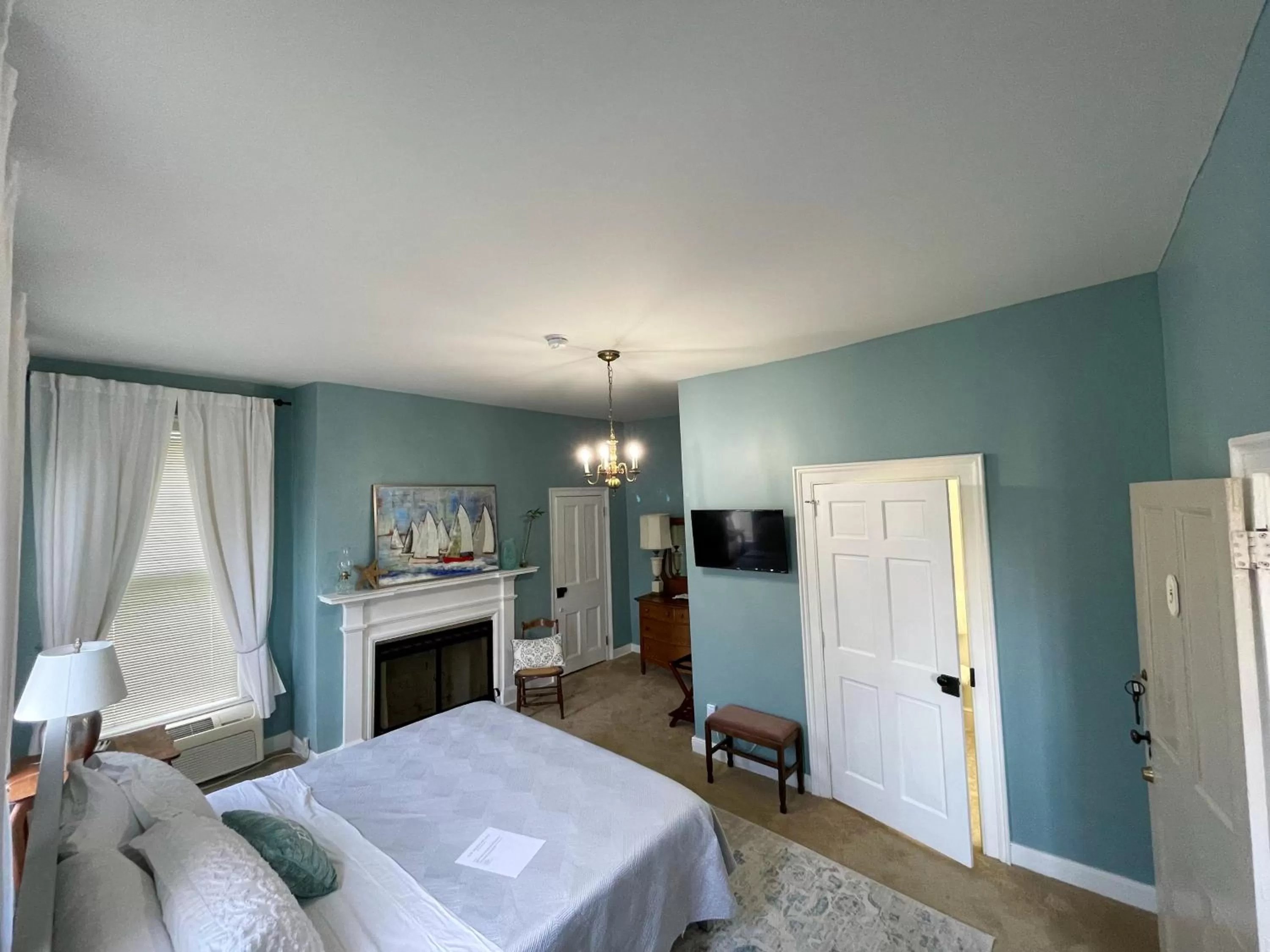 Photo of the whole room, Bed in Meadows Inn