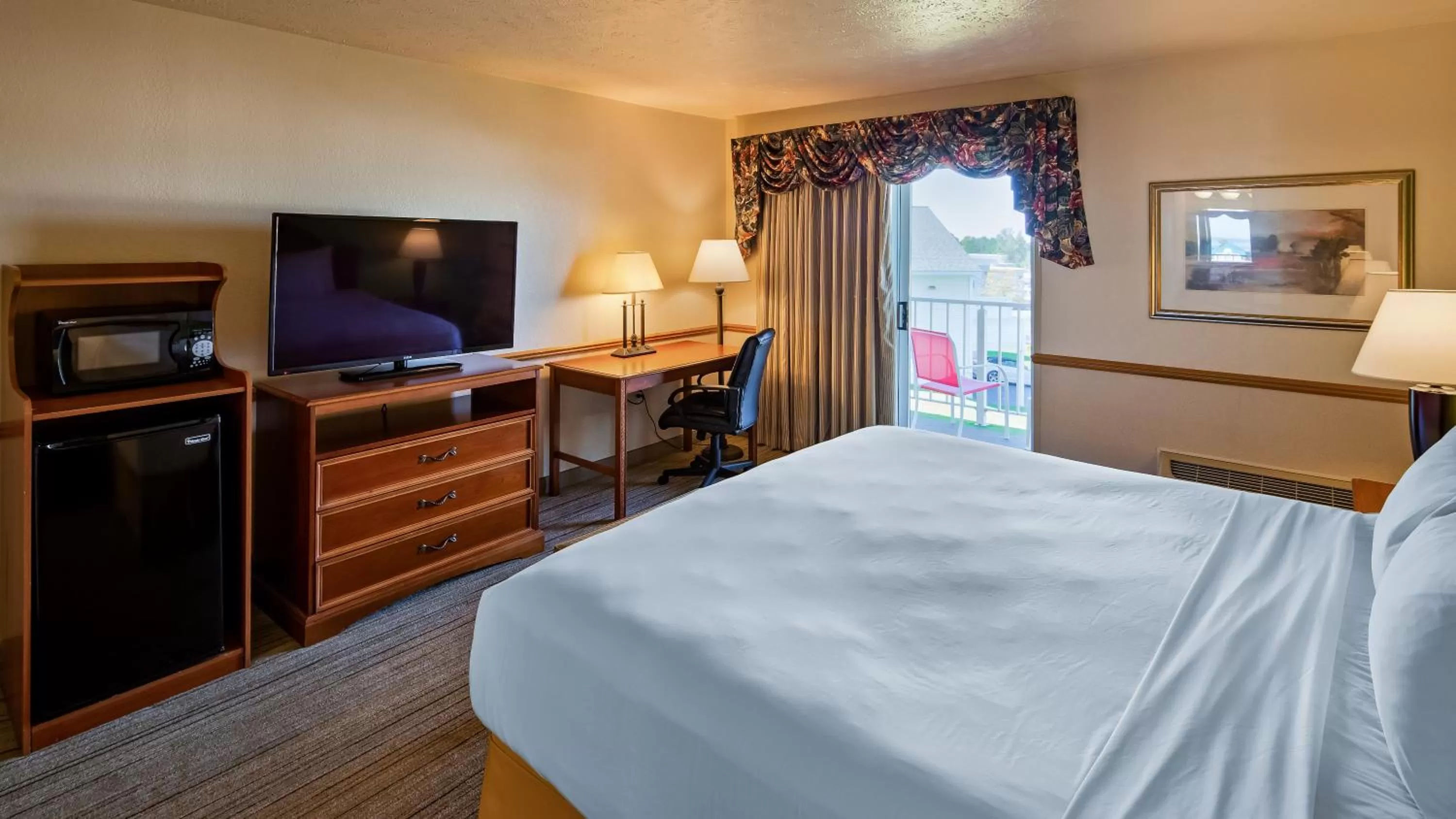 Bed in Apple Tree Inn; SureStay Collection by Best Western