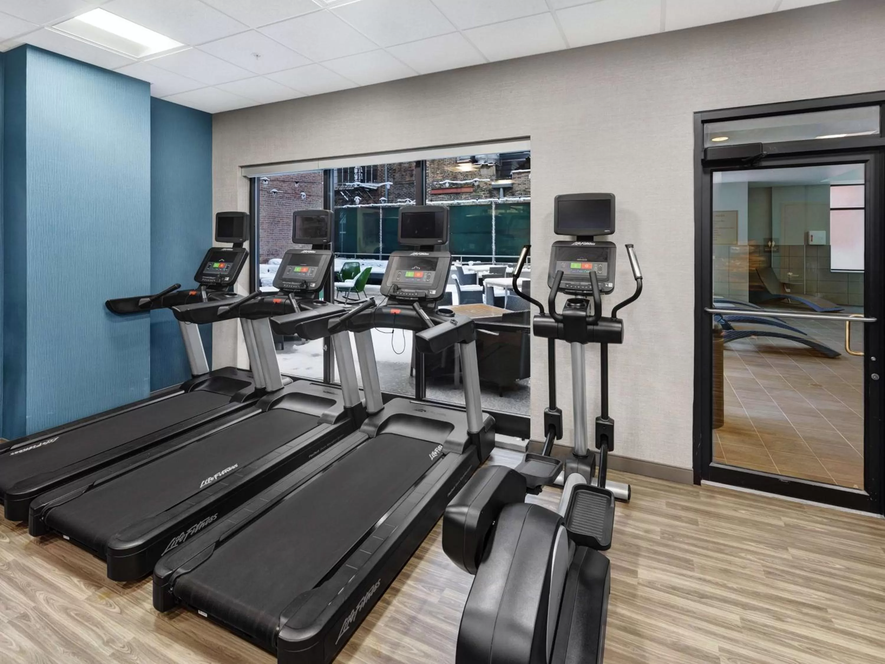 Fitness centre/facilities in Hampton Inn & Suites Chicago-Downtown