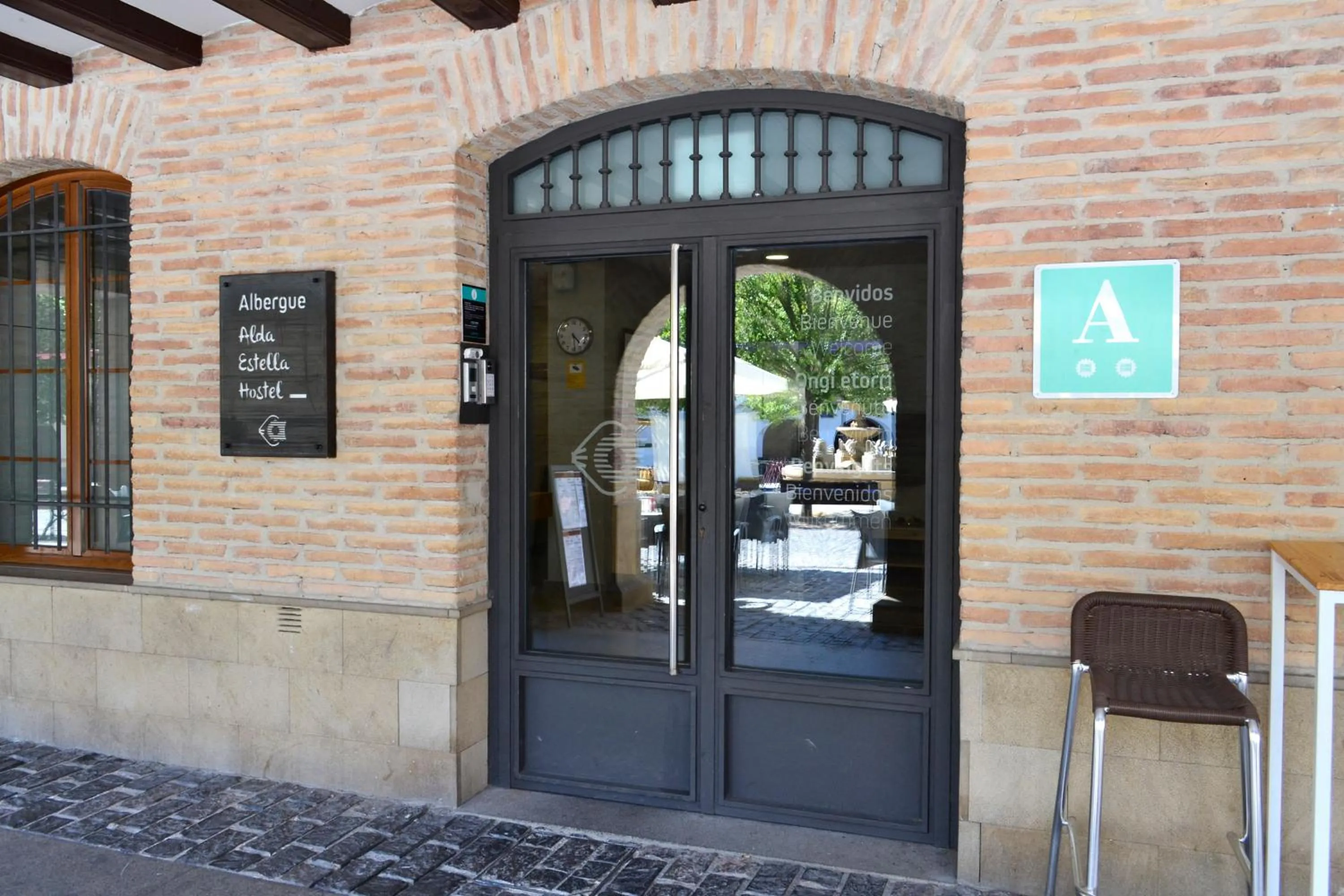 Facade/entrance in Alda Estella Hostel
