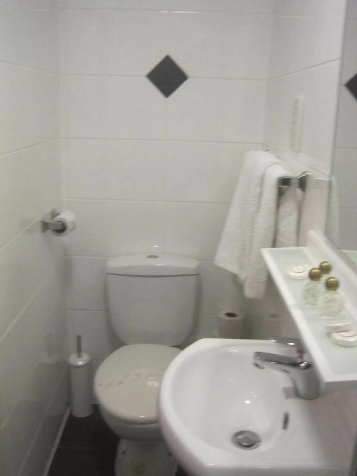 Small Double Room in Aaraya London