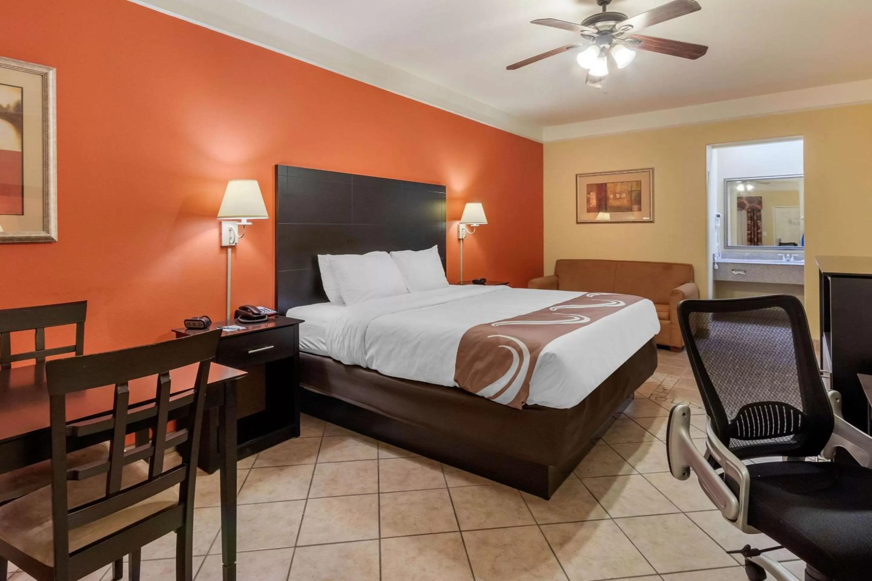 Photo of the whole room, Bed in Quality Inn & Suites at The Outlets Mercedes-Weslaco