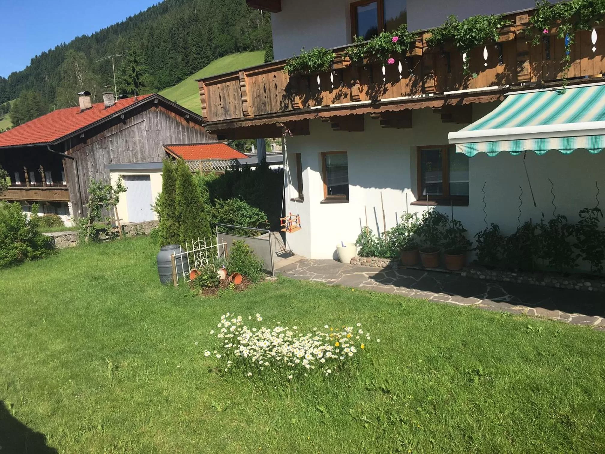 Garden view in Gästehaus Lackner