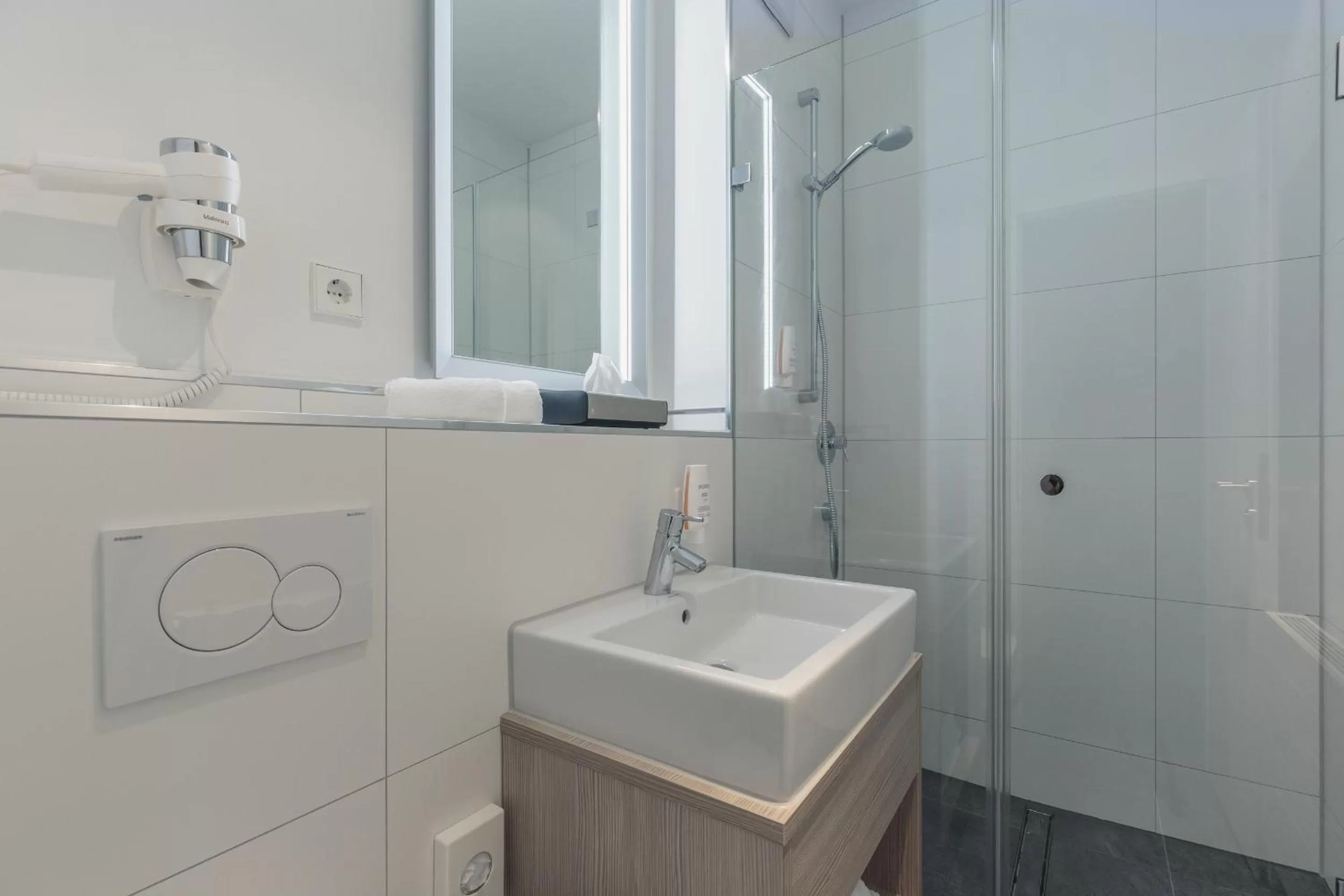 Shower in Bahnlounge 1907