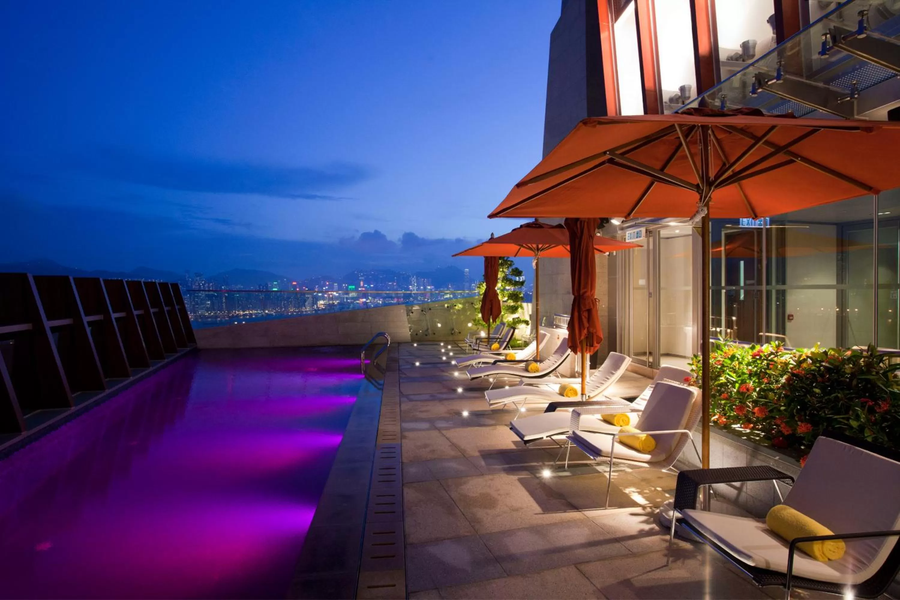 Swimming pool in Nina Hotel Kowloon East