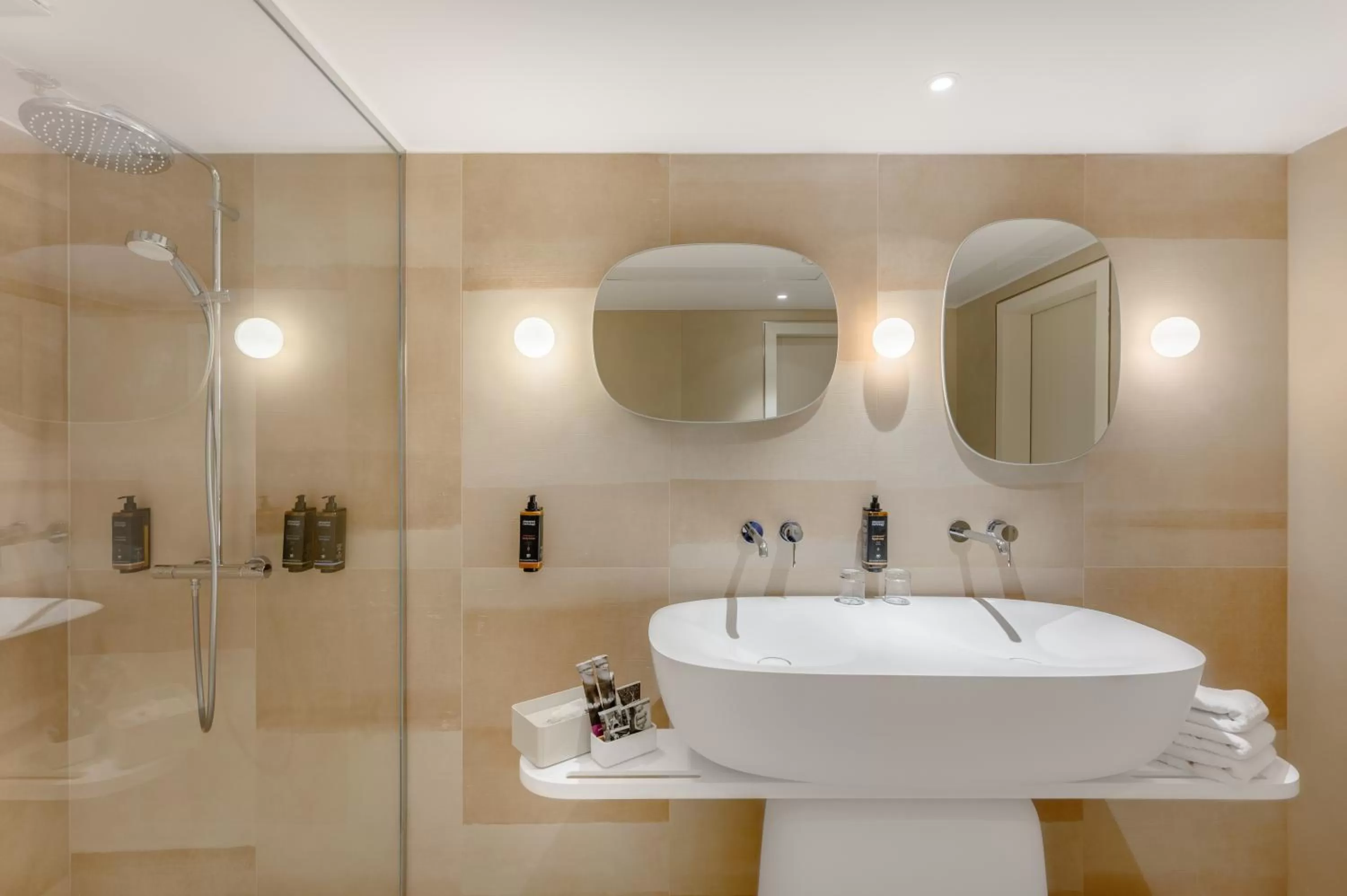 Shower in Mercure Debrecen