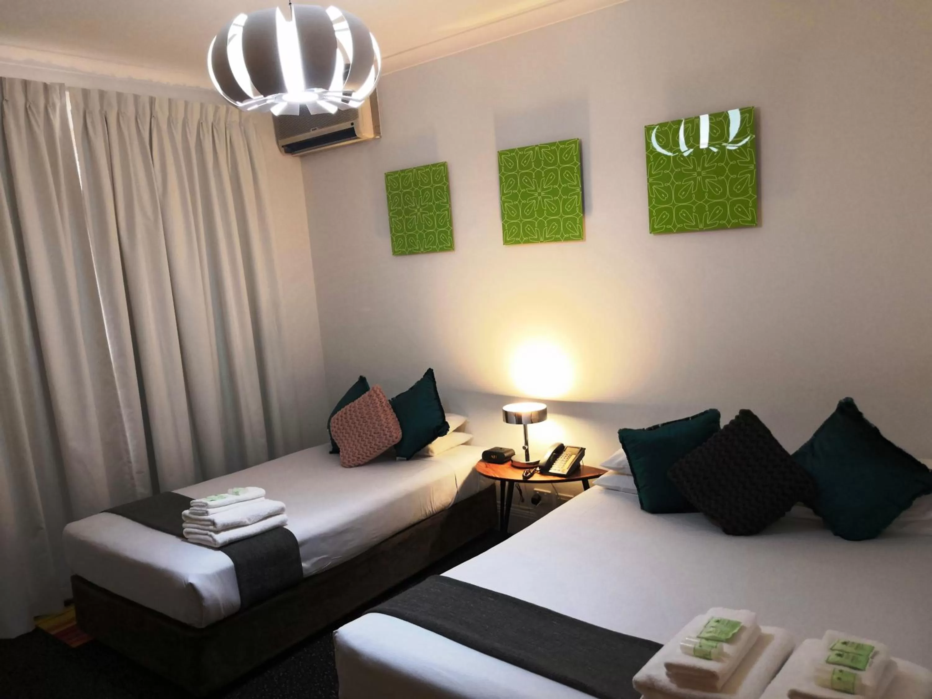 Photo of the whole room, Bed in Criterion Hotel Perth