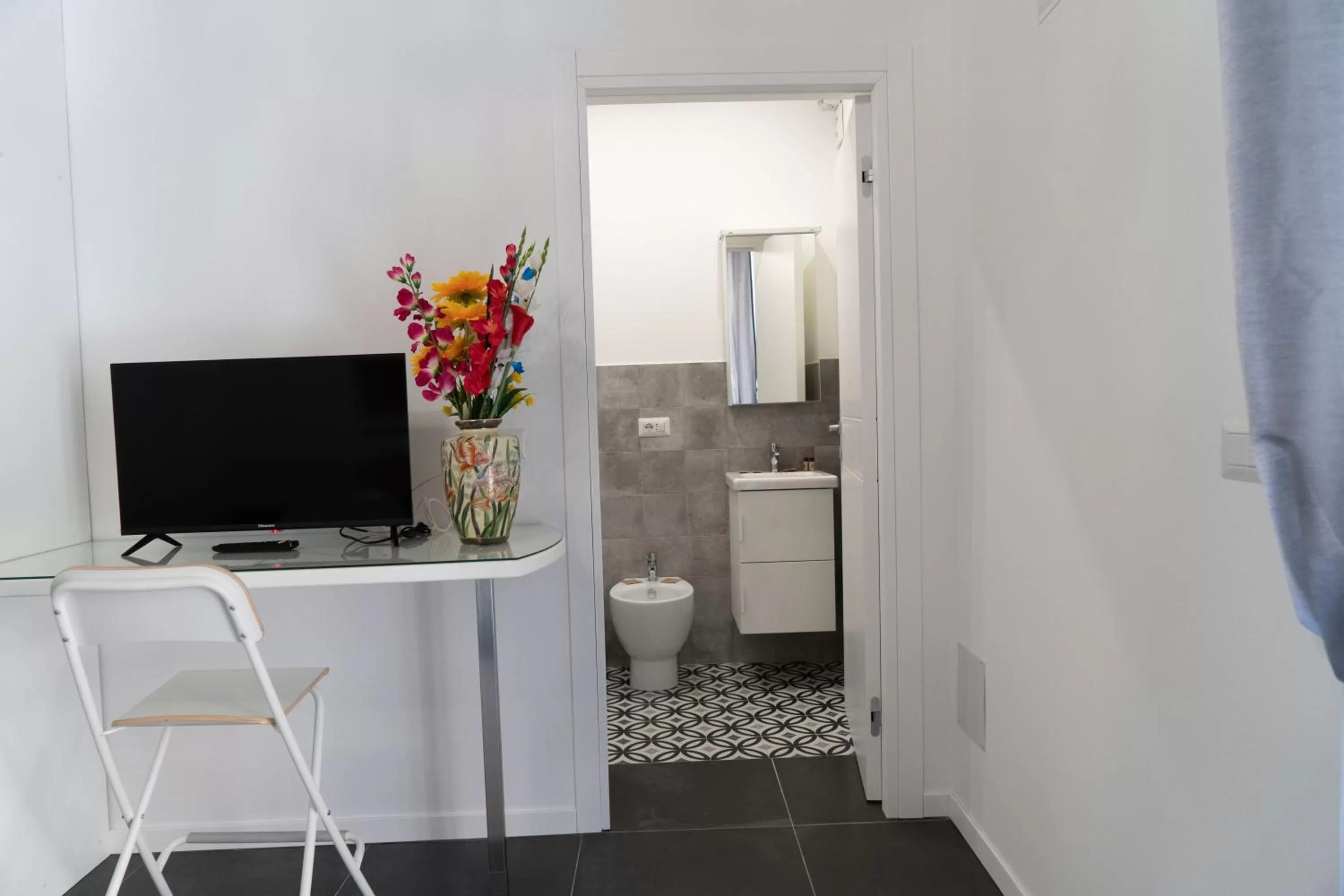 TV/Entertainment Center in Zagara e Lumia