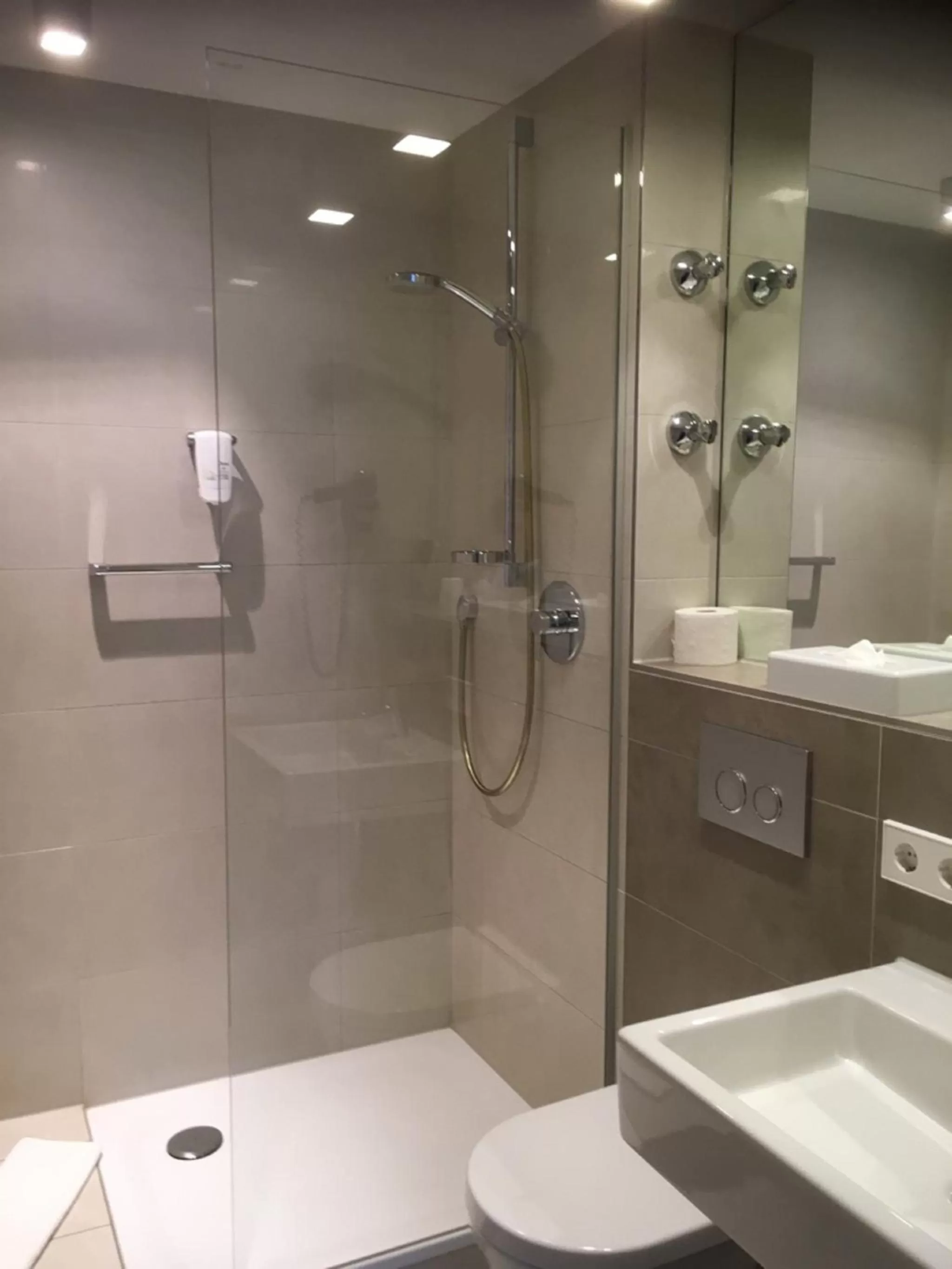 Shower in Hotel Otterbach