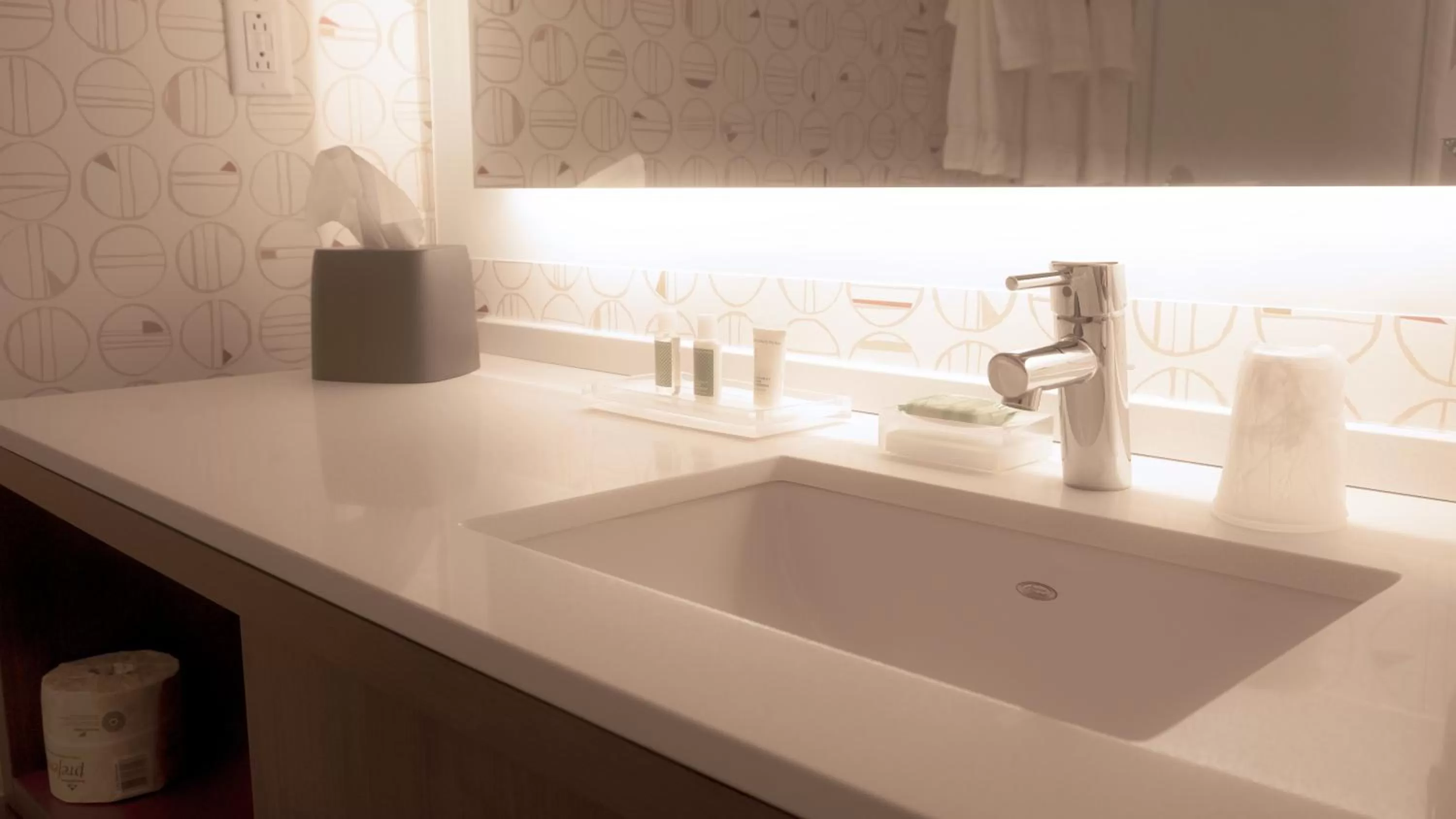 Photo of the whole room in Holiday Inn & Suites Philadelphia W - Drexel Hill by IHG