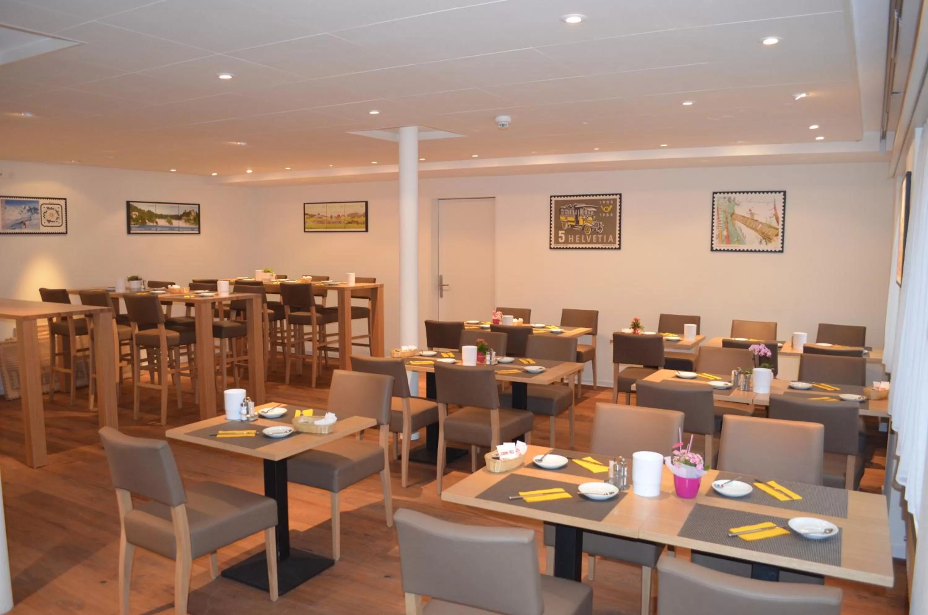 Restaurant/places to eat in Central Hotel Post