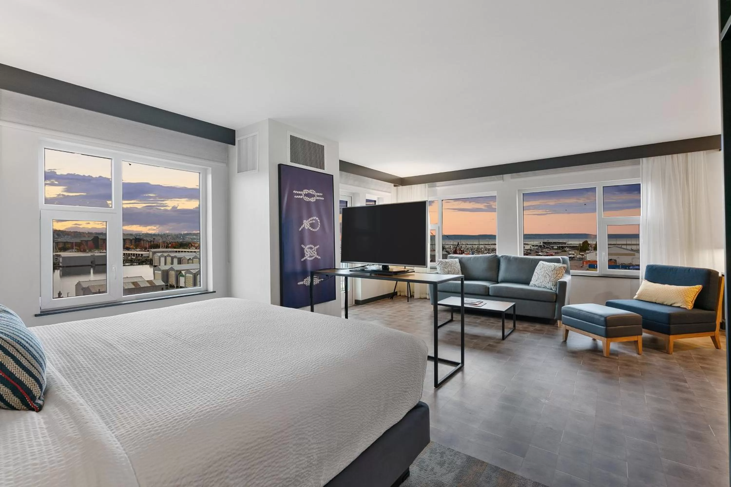 Photo of the whole room, Bed in Hotel Indigo Seattle Everett Waterfront Place by IHG