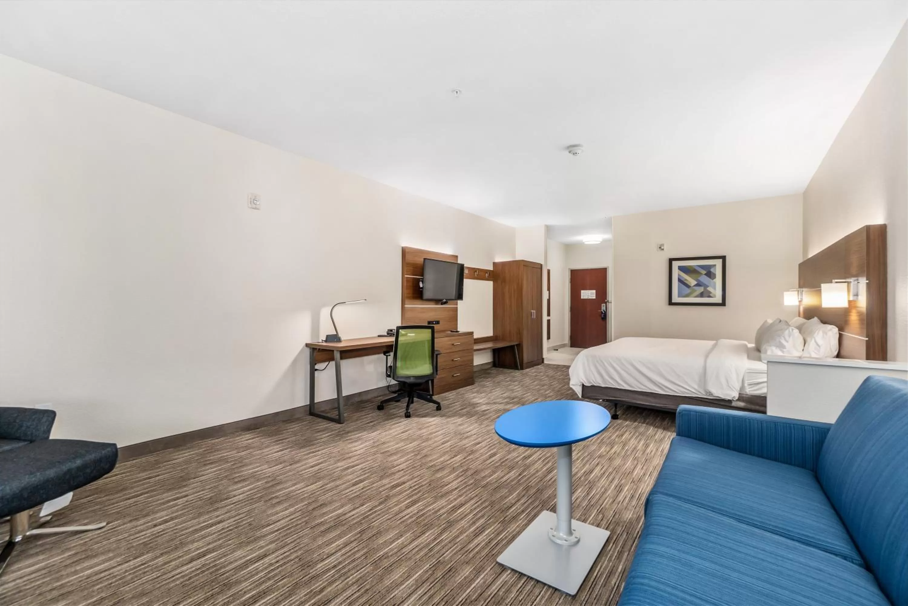 Photo of the whole room, Seating Area in Holiday Inn Express & Suites Van Buren-Fort Smith Area, an IHG Hotel