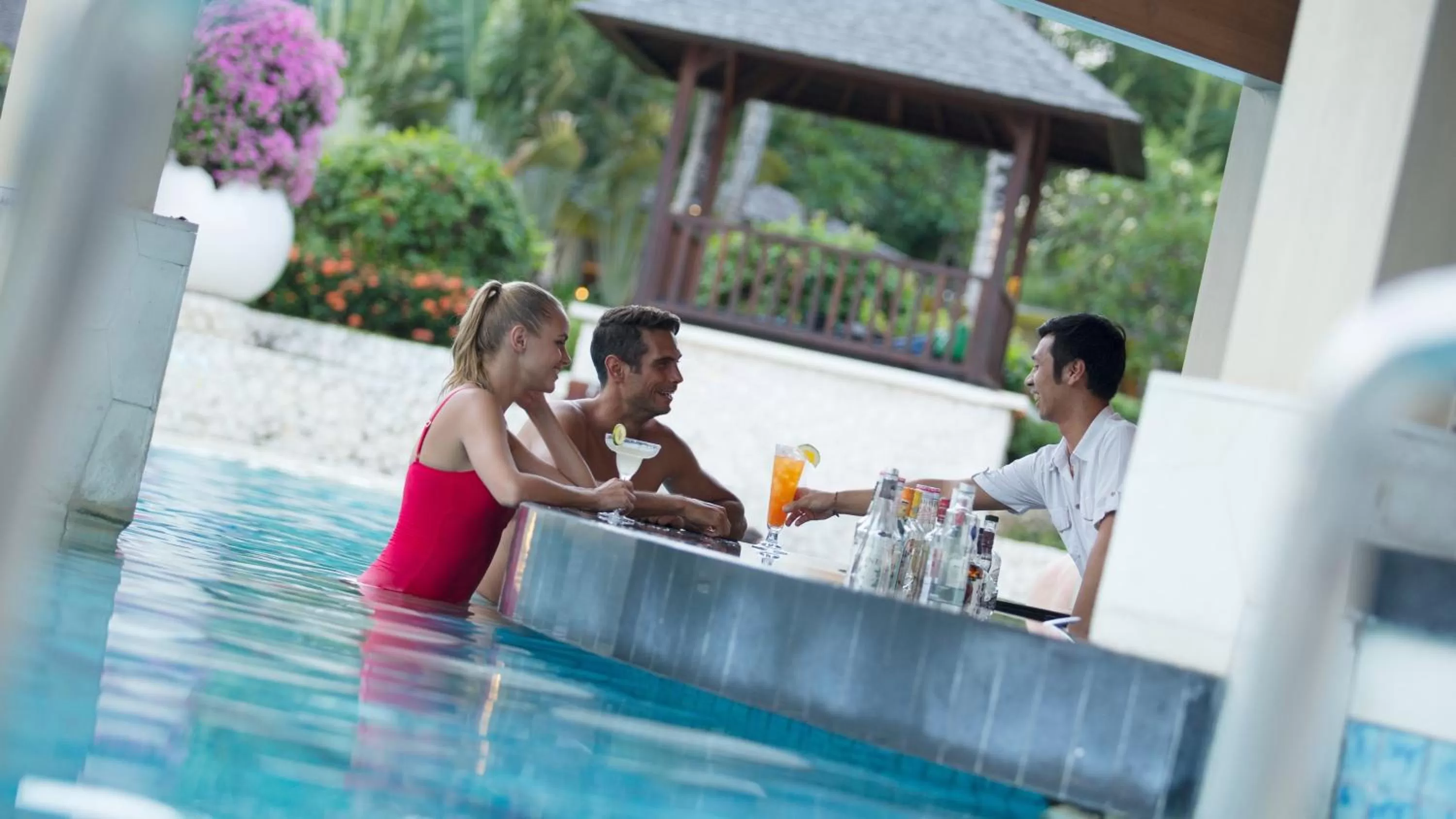 Lounge or bar in Holiday Inn Resort Baruna Bali by IHG