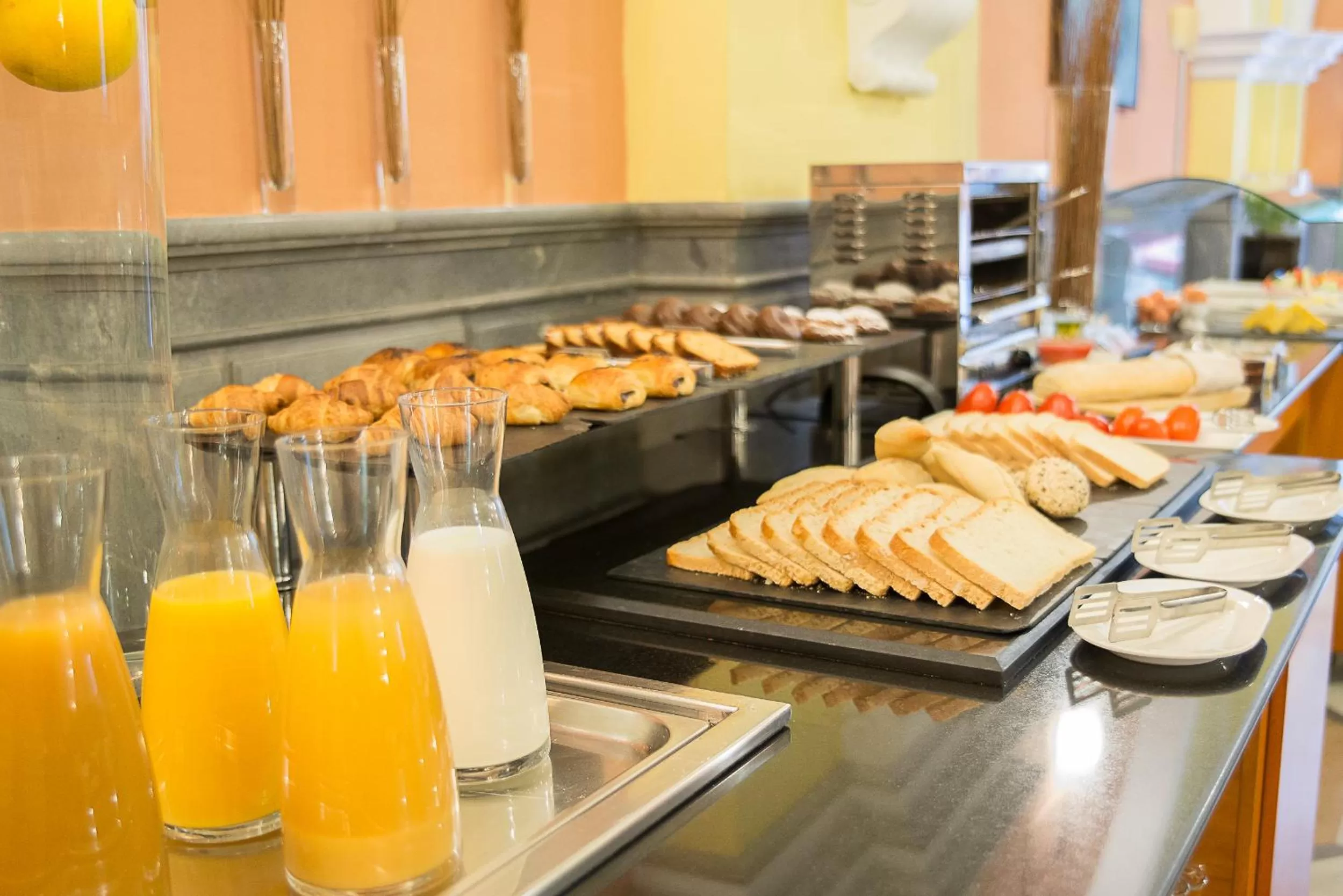 Food and drinks in Hotel Inglaterra