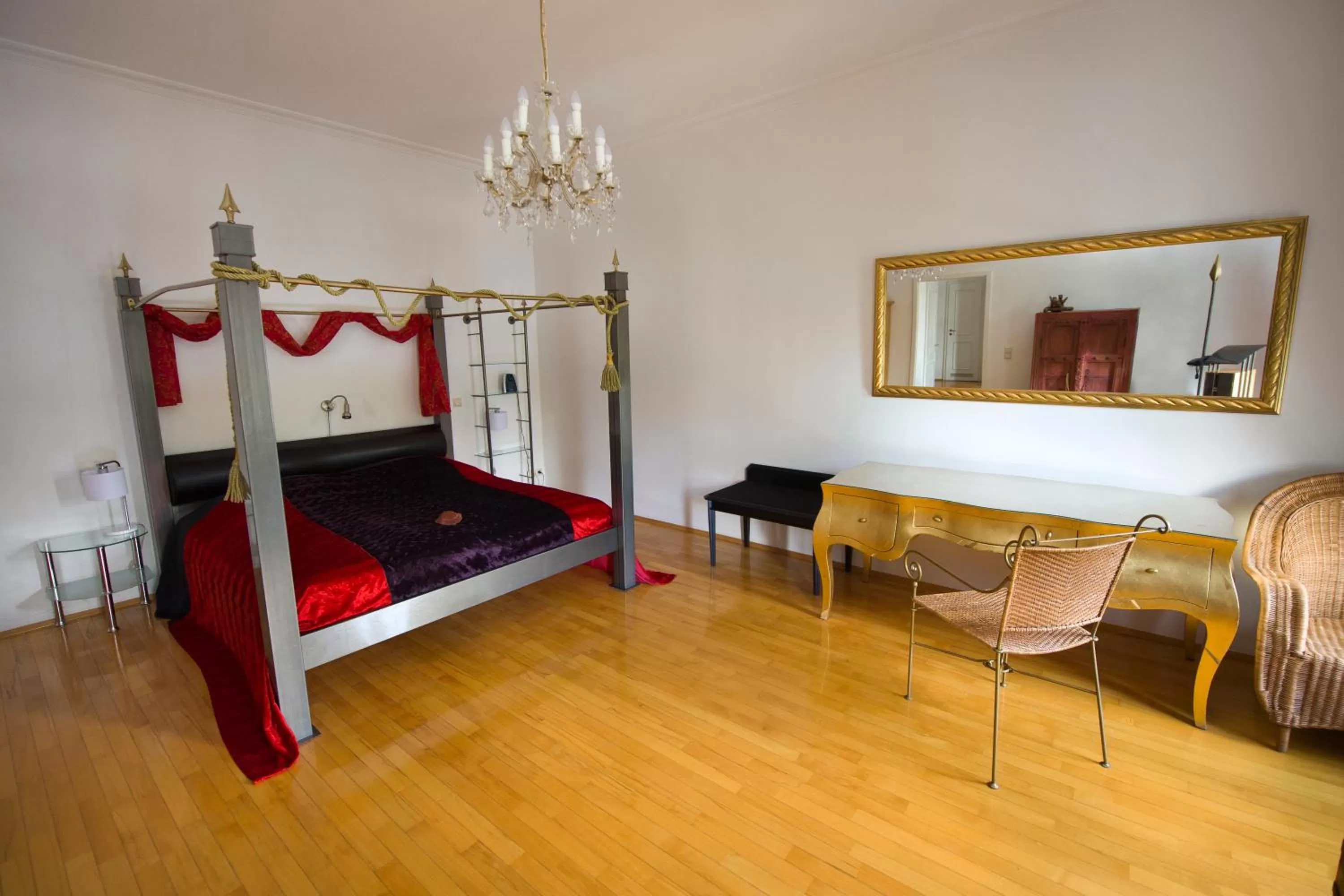 Photo of the whole room, Bed in Bon-Apart