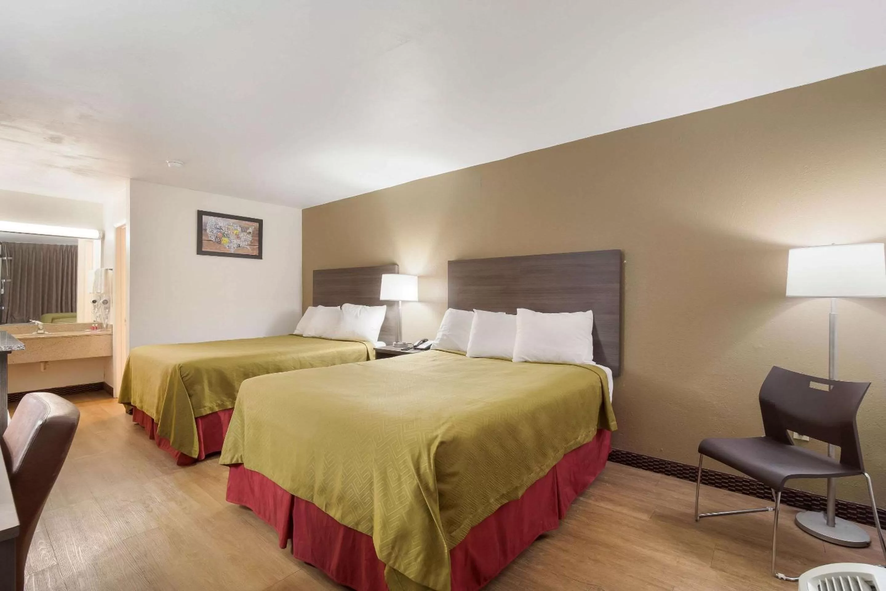 Double Queen Room - Smoking in Econo Lodge