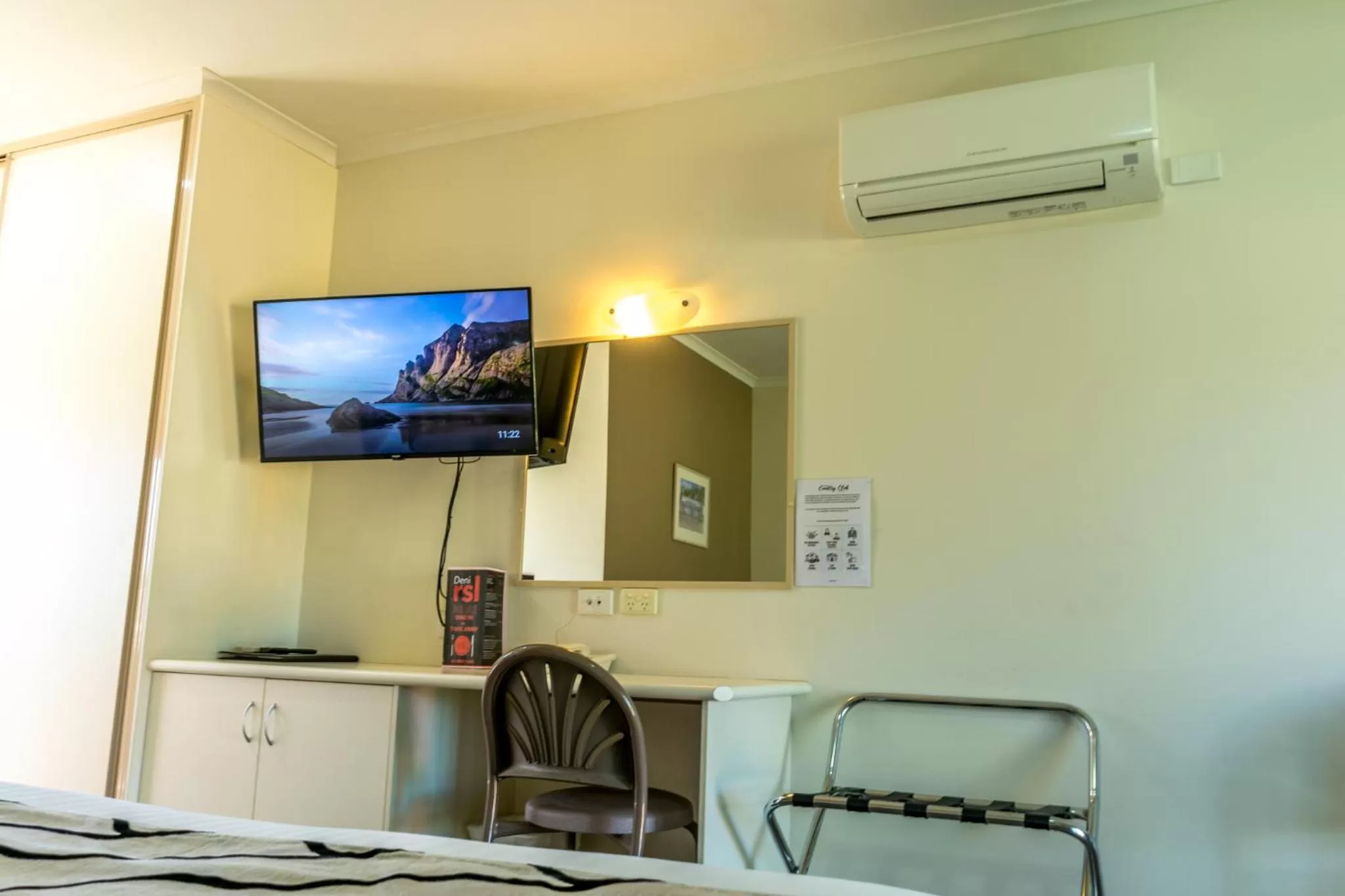 TV and multimedia in Deniliquin Country Club Motor Inn