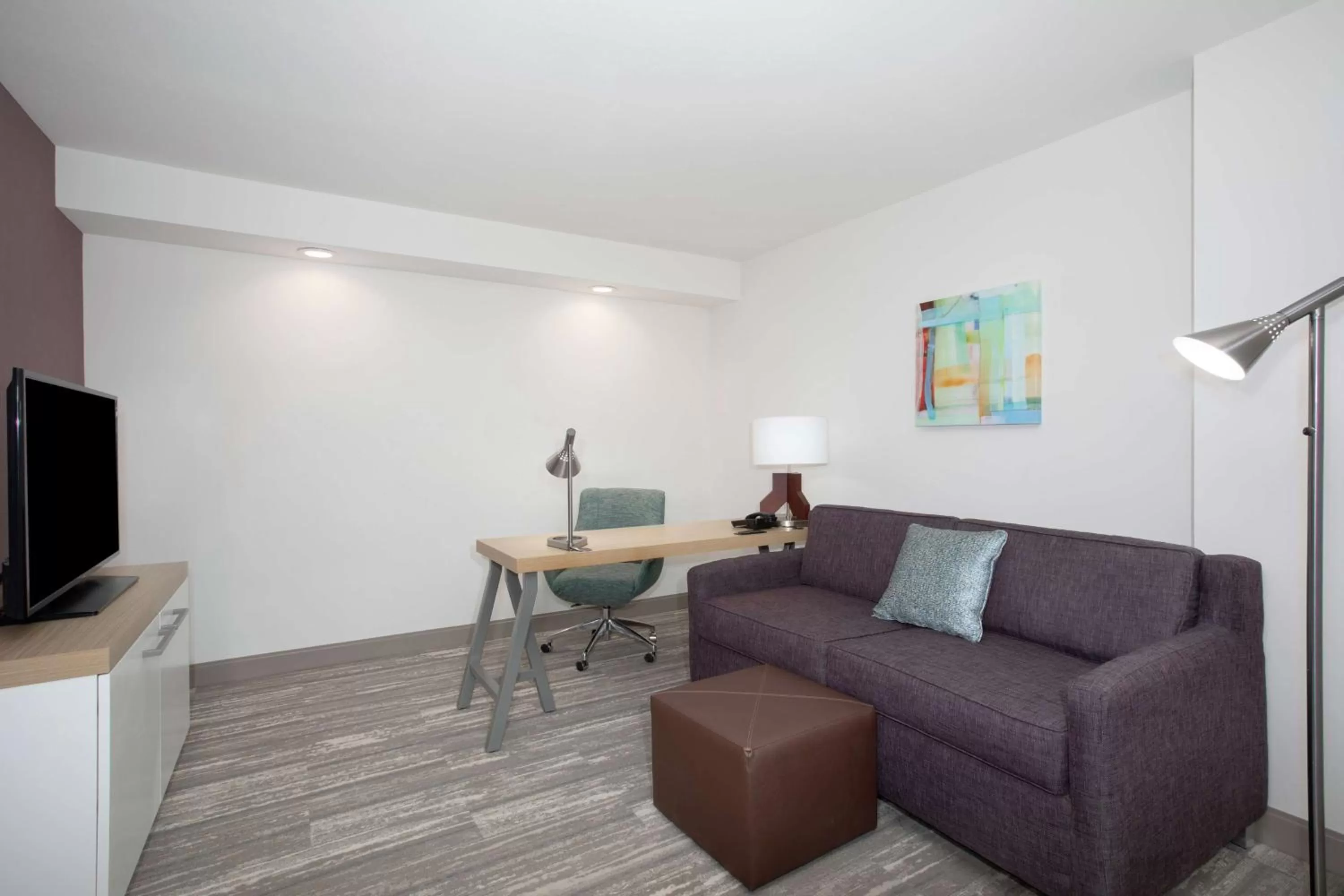 Bedroom in Hilton Garden Inn Omaha Aksarben Village