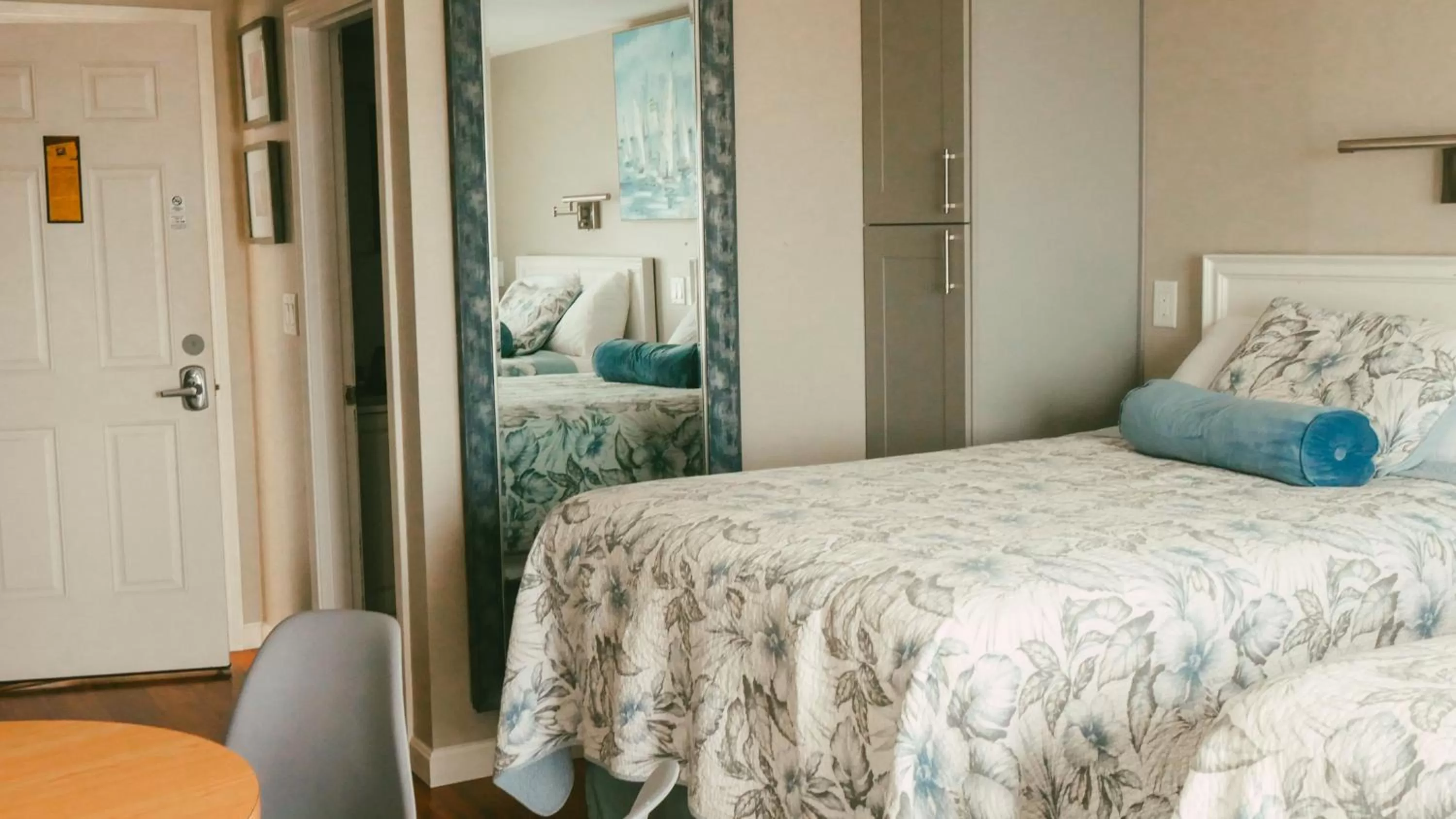 Bed in The Atlantic Motel