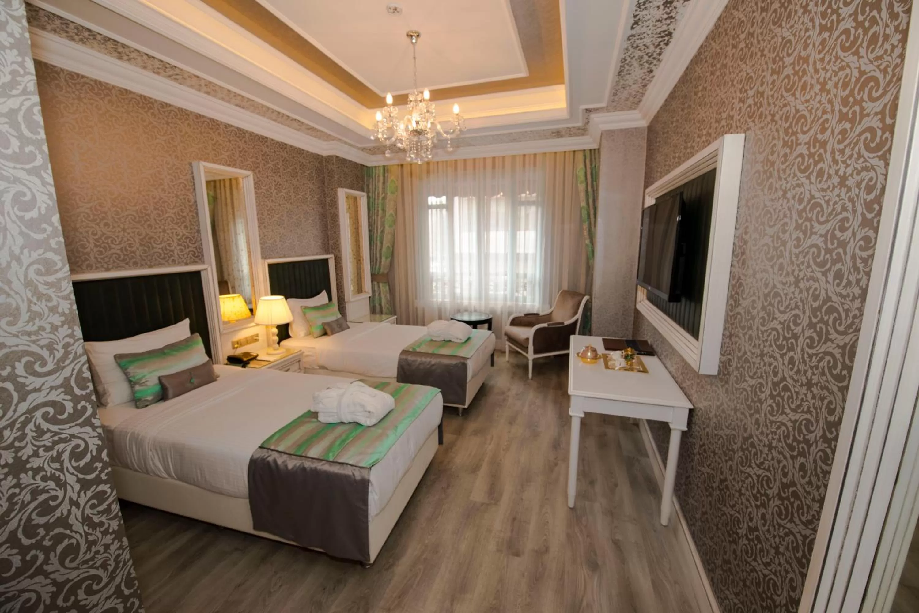 Photo of the whole room, Bed in Manesol Old City Bosphorus