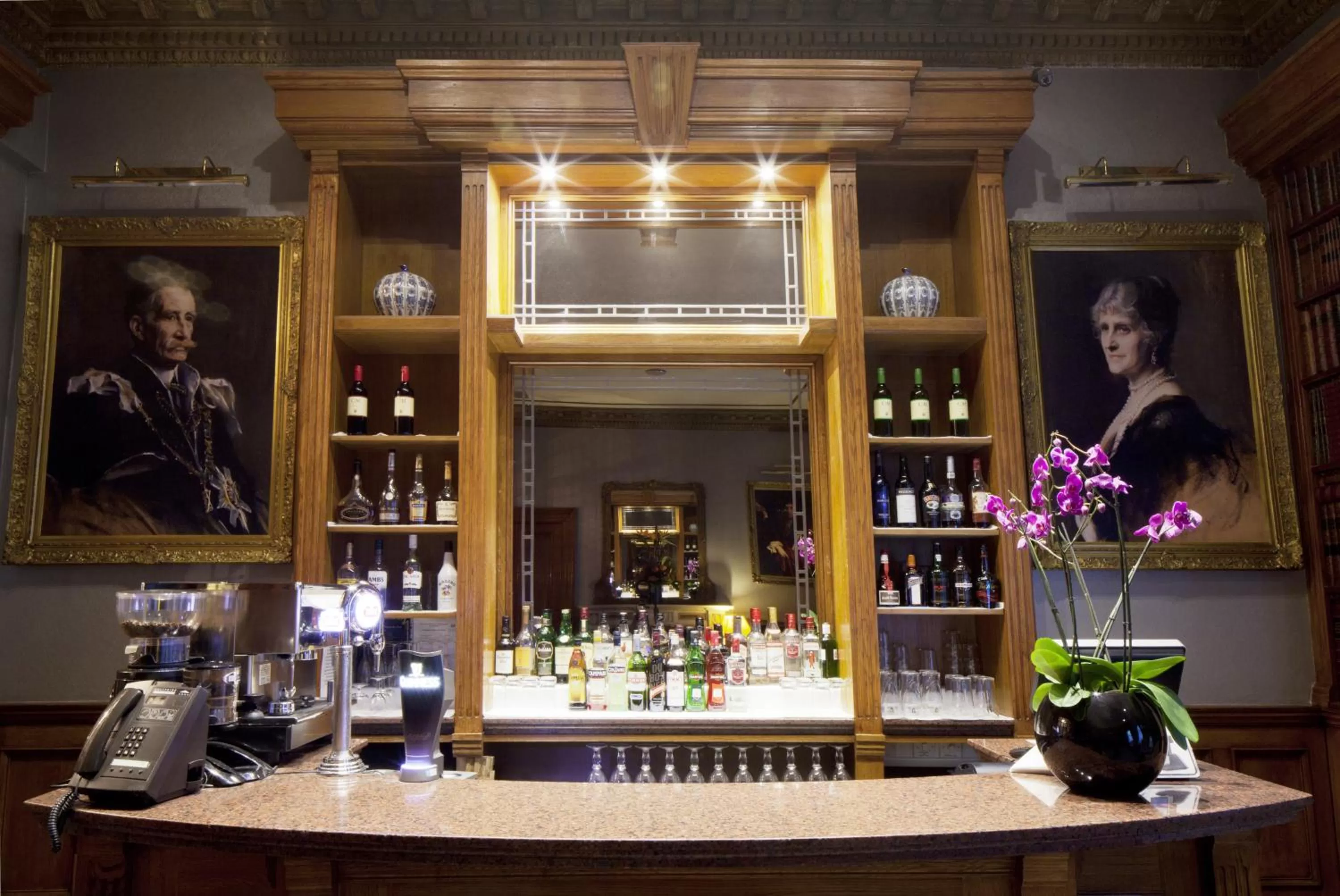 Lounge or bar in Gem Strathmore Hotel