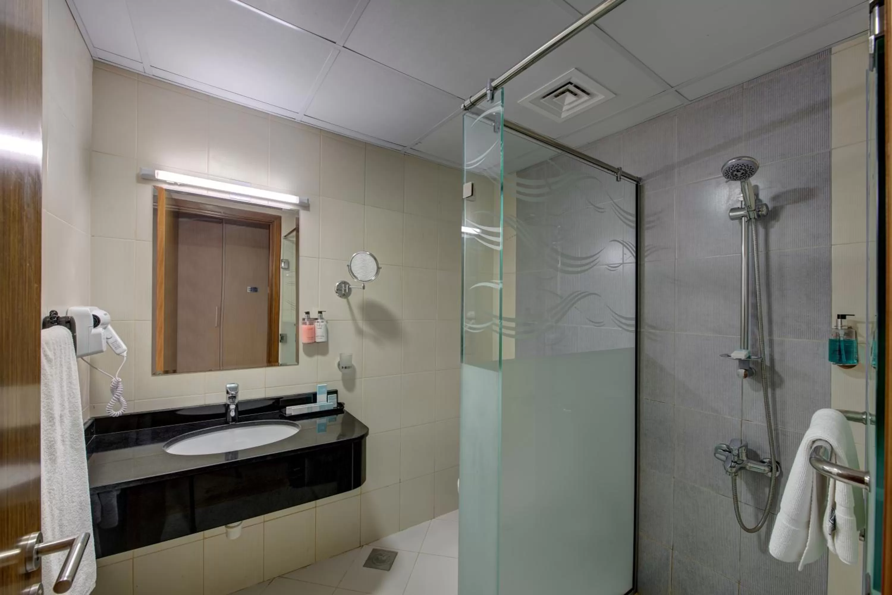 Shower in City Stay Beach Hotel Apartments - Marjan Island