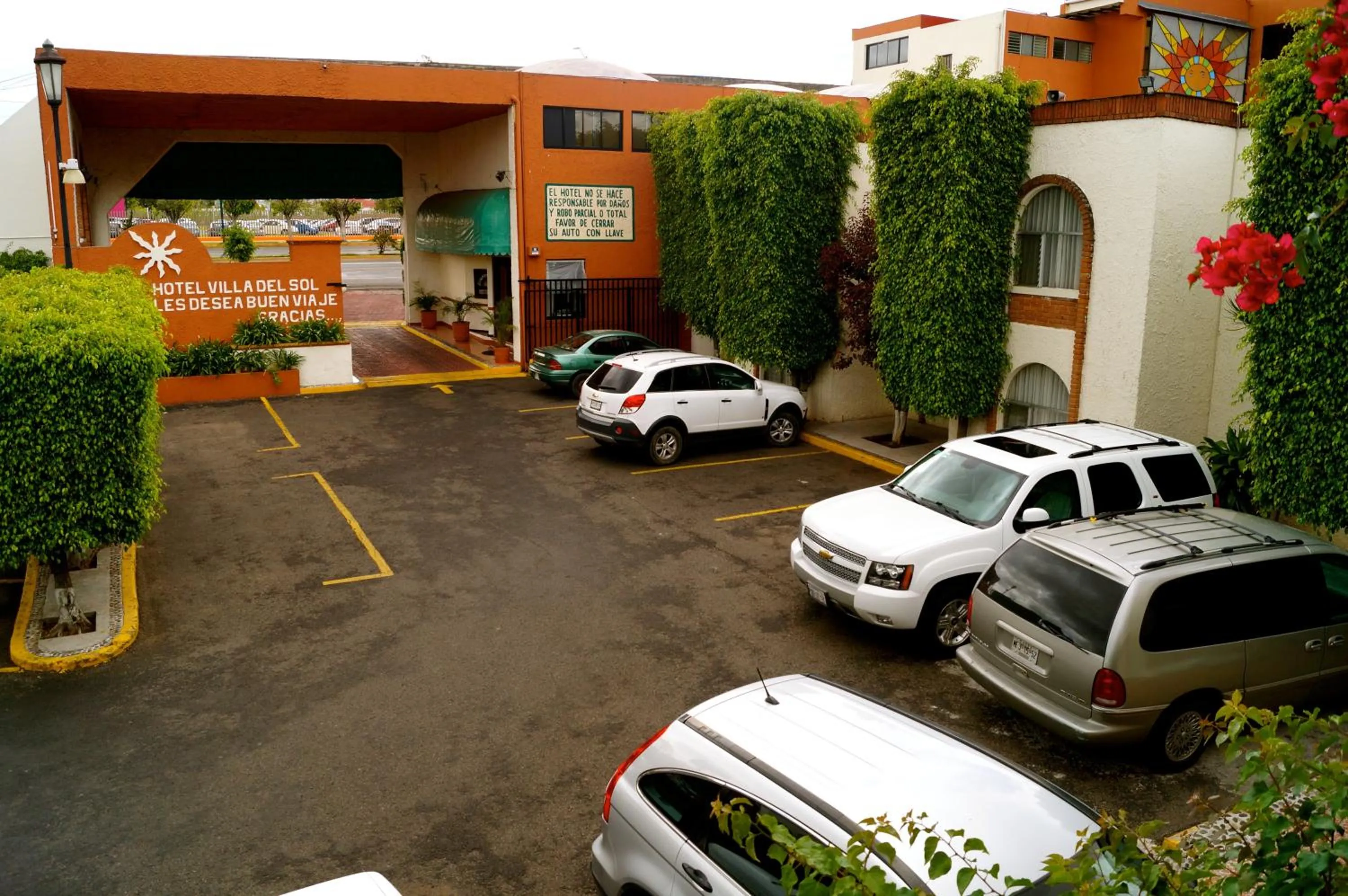 Parking in Hotel & Suites Villa del Sol