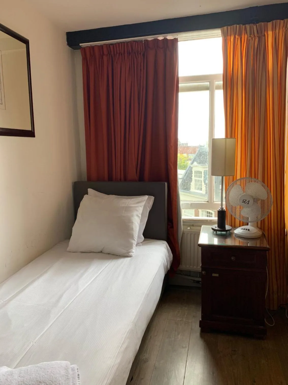 Bed in Hotel La Belle Vue